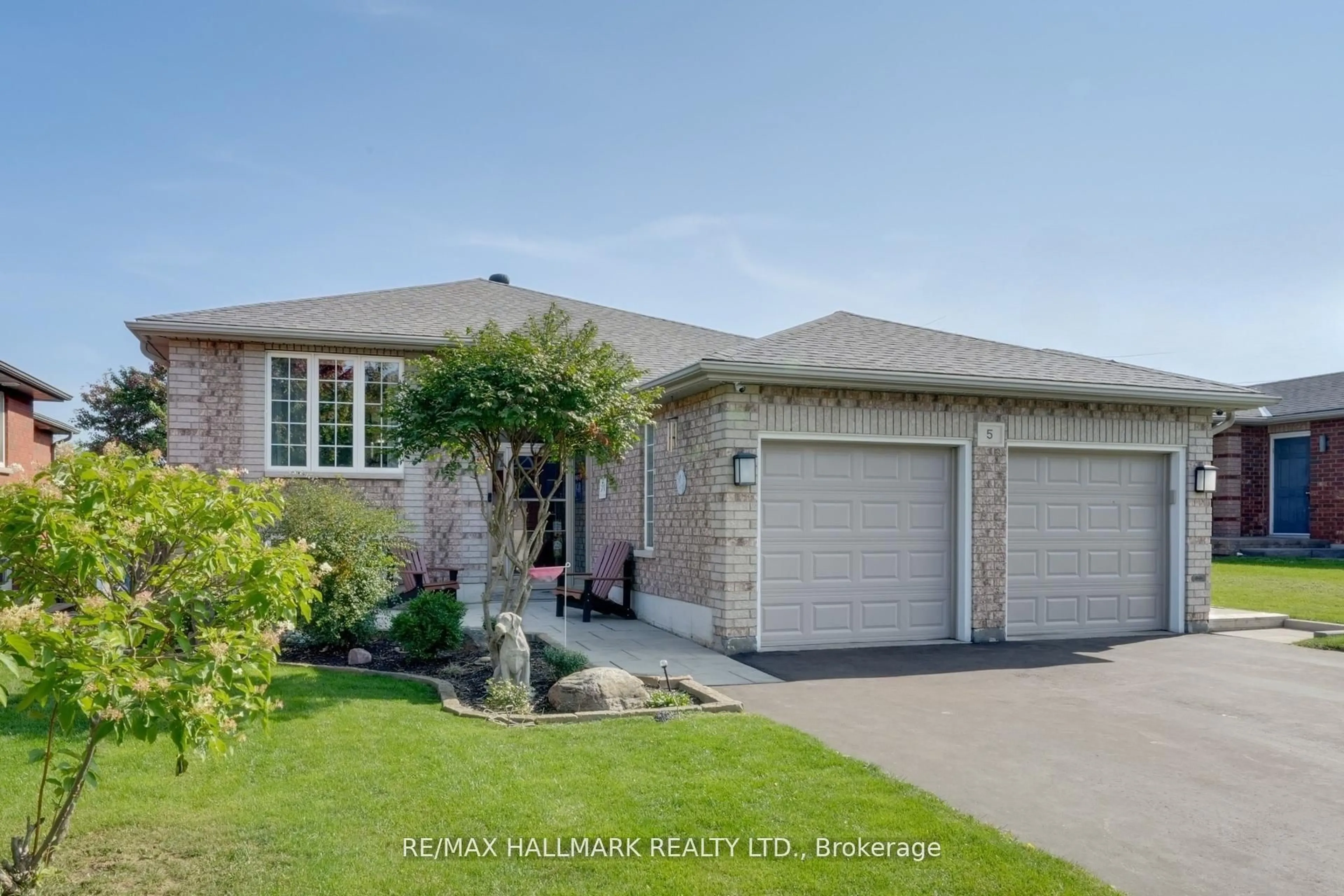 Home with brick exterior material, street for 5 Pacific Ave, Barrie Ontario L4M 7E7