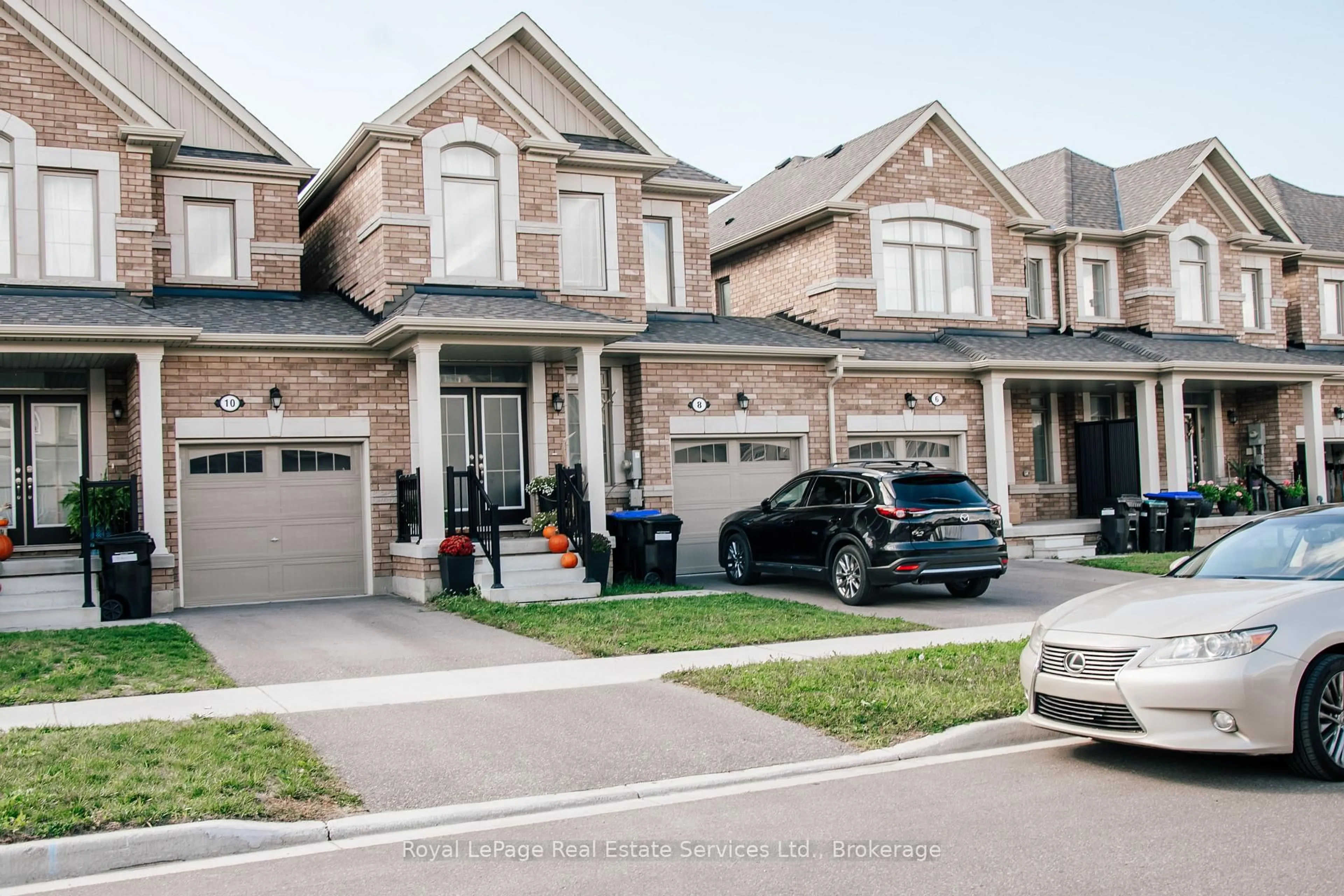 Home with brick exterior material, street for 8 Bailey St, Collingwood Ontario L9Y 3V3