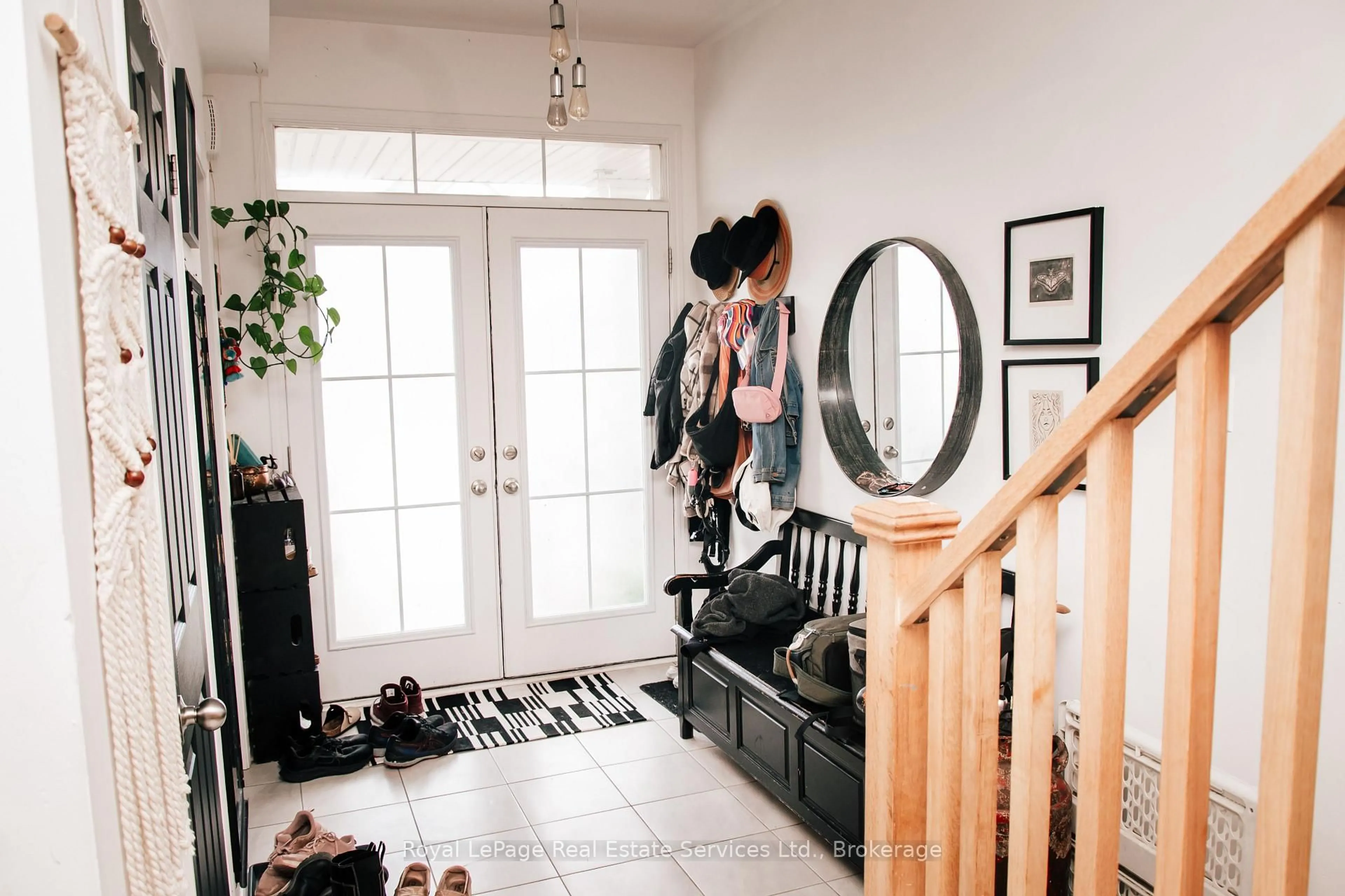 Indoor entryway for 8 Bailey St, Collingwood Ontario L9Y 3V3