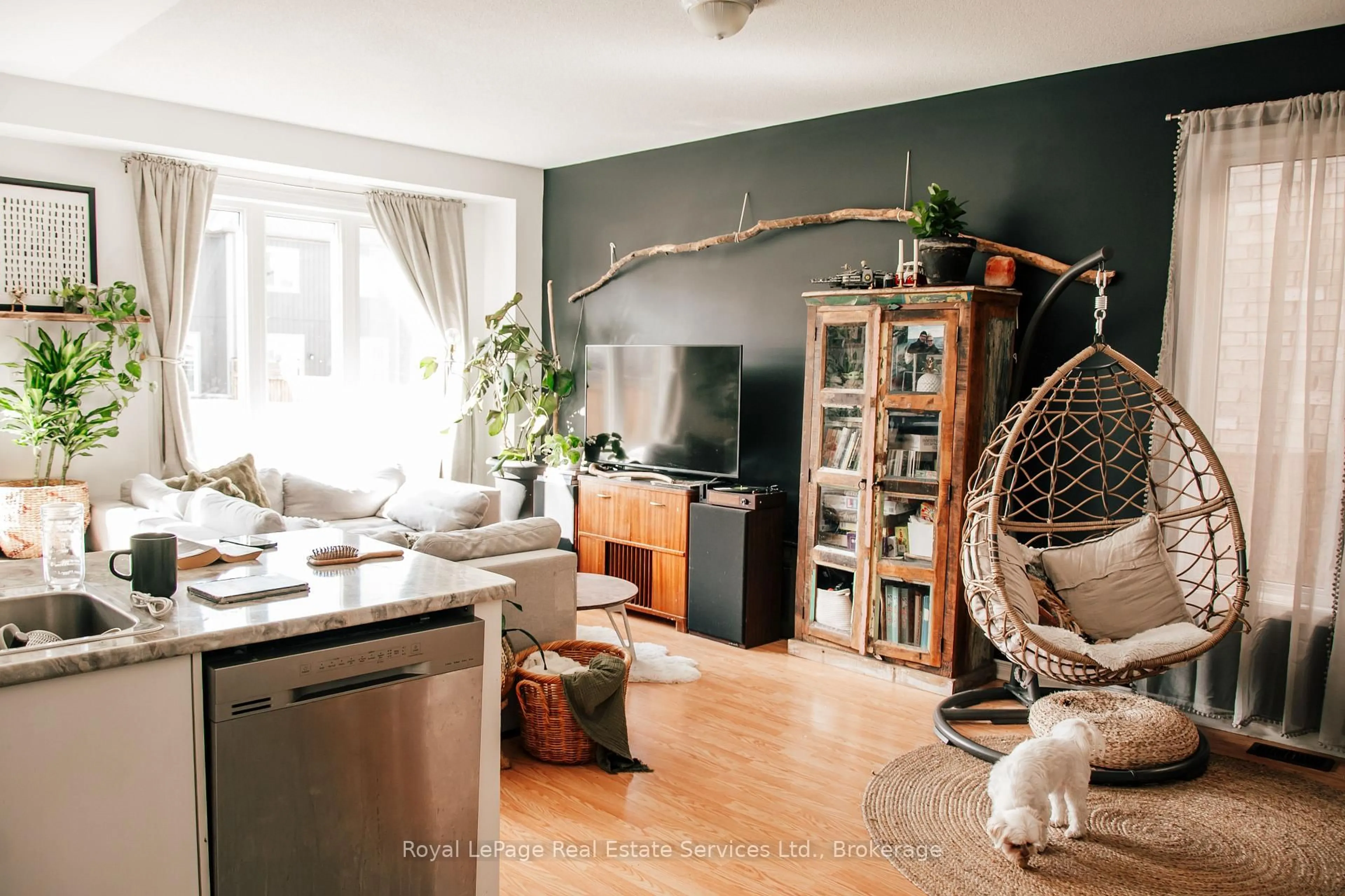 Living room with furniture, wood/laminate floor for 8 Bailey St, Collingwood Ontario L9Y 3V3