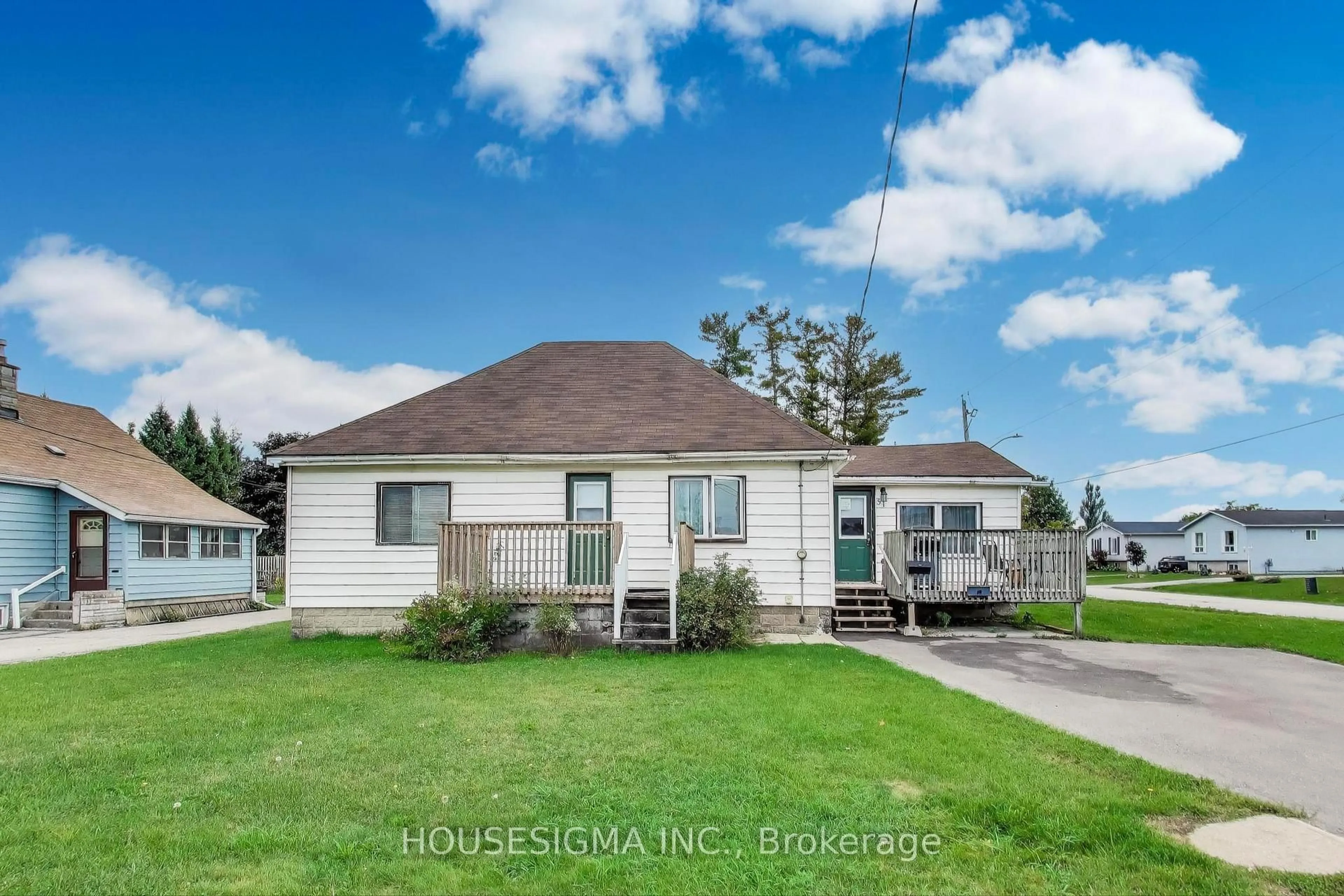 Home with vinyl exterior material, unknown for 51 James St, Orillia Ontario L3V 1L3