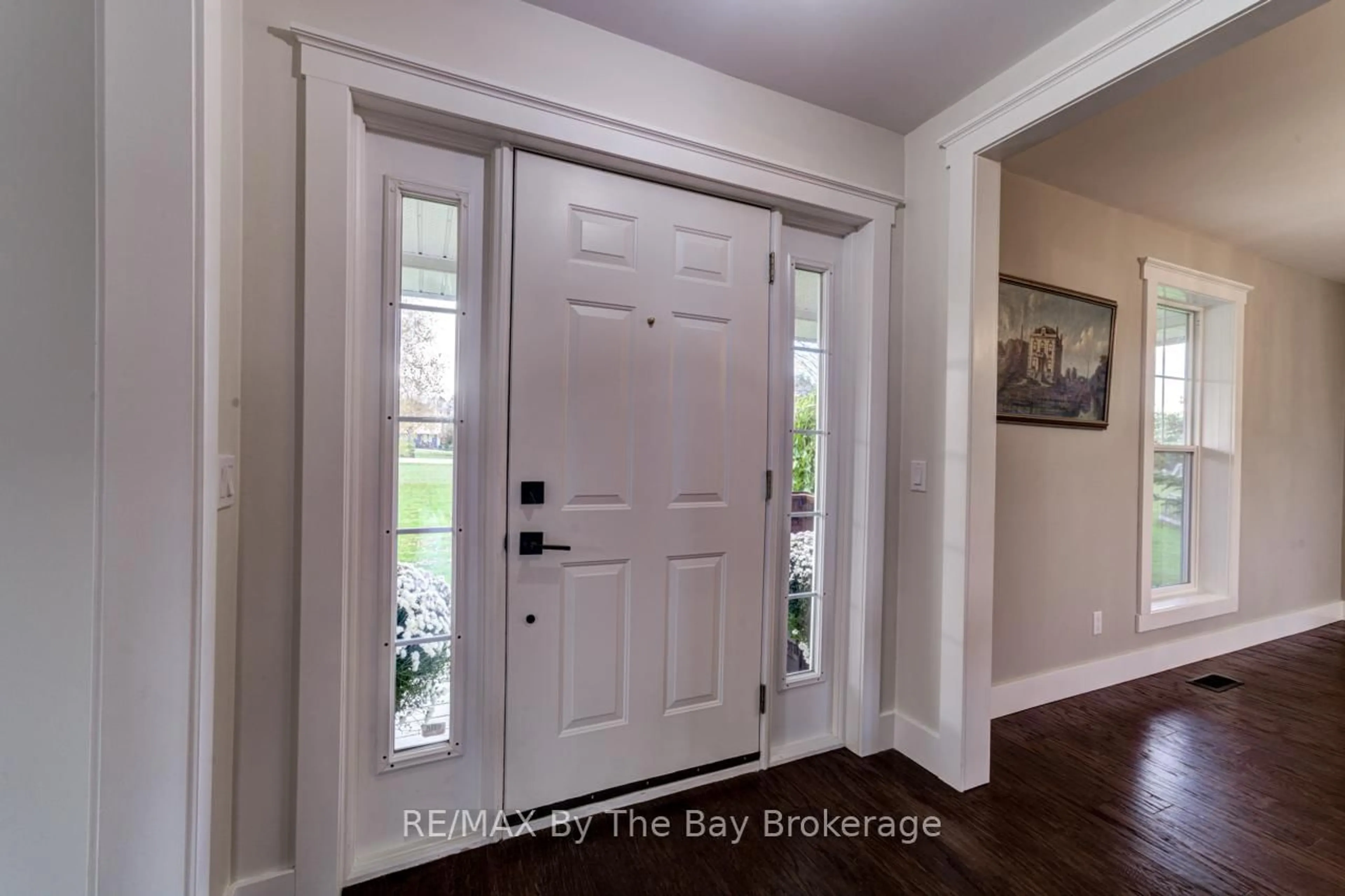 Indoor entryway for 1595 County 42 Rd, Clearview Ontario L0M 1S0