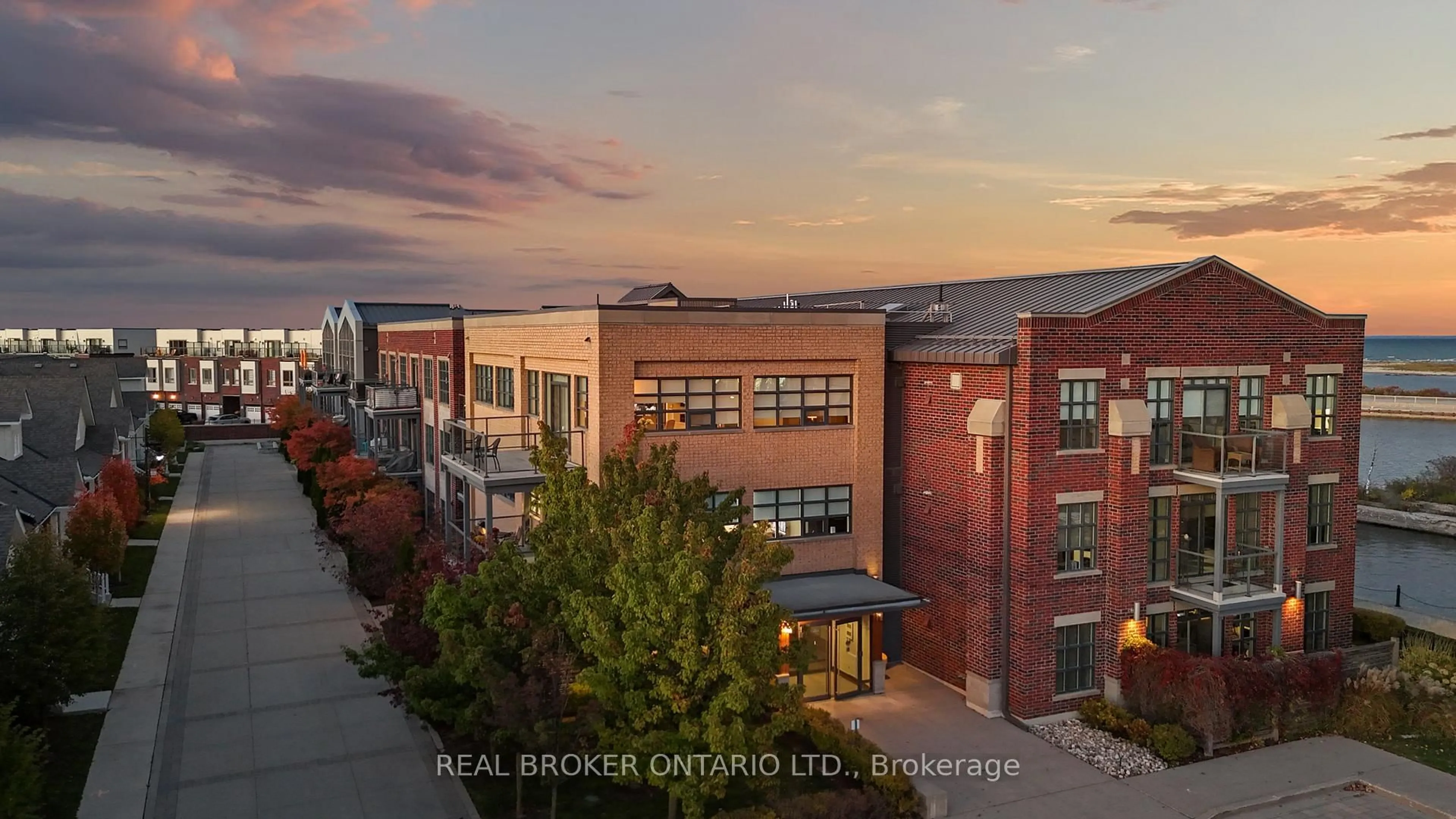 A pic from outside/outdoor area/front of a property/back of a property/a pic from drone, unknown for 1 Shipyard Lane #302, Collingwood Ontario L9Y 0W2