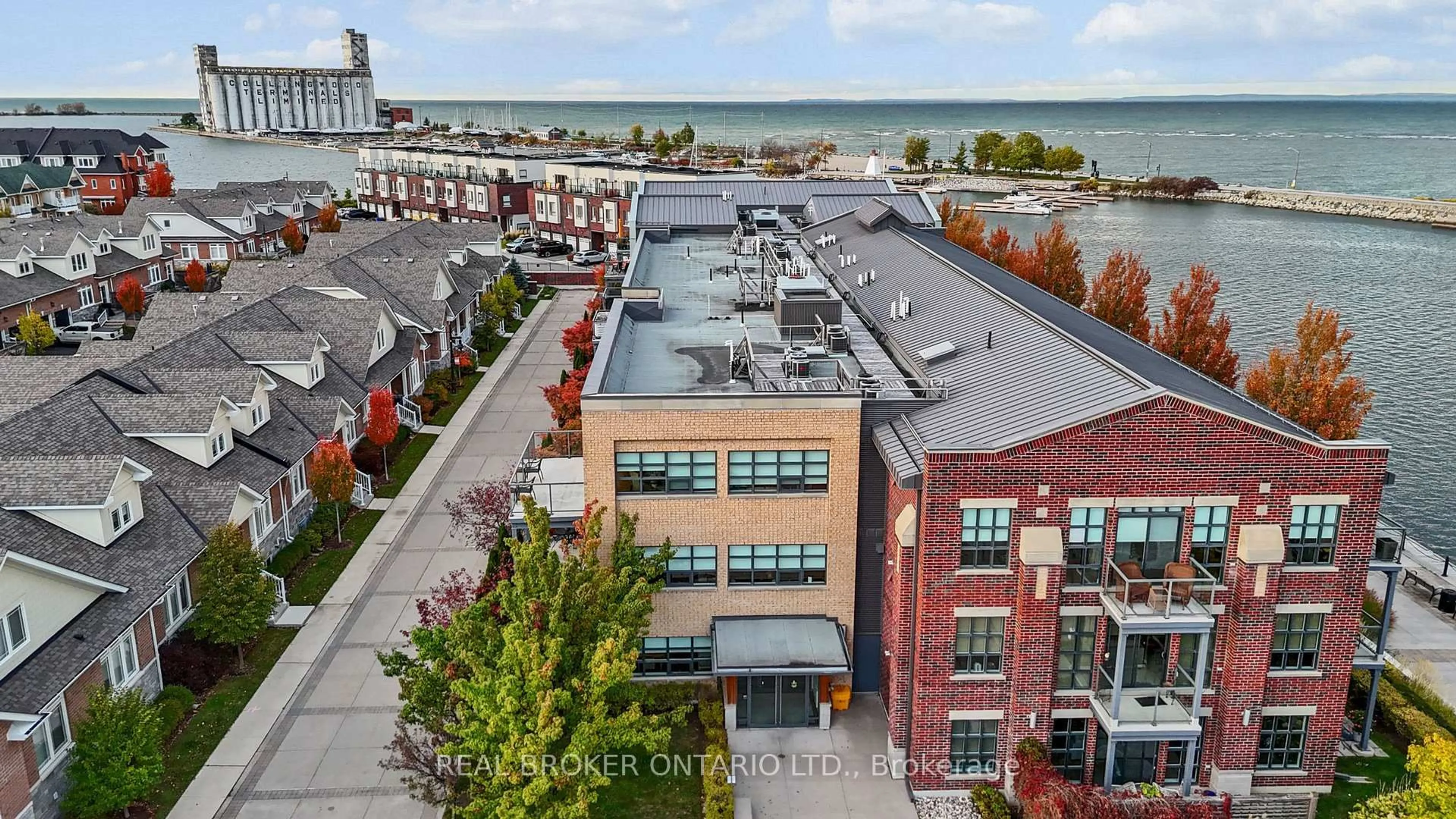A pic from outside/outdoor area/front of a property/back of a property/a pic from drone, city buildings view from balcony for 1 Shipyard Lane #302, Collingwood Ontario L9Y 0W2