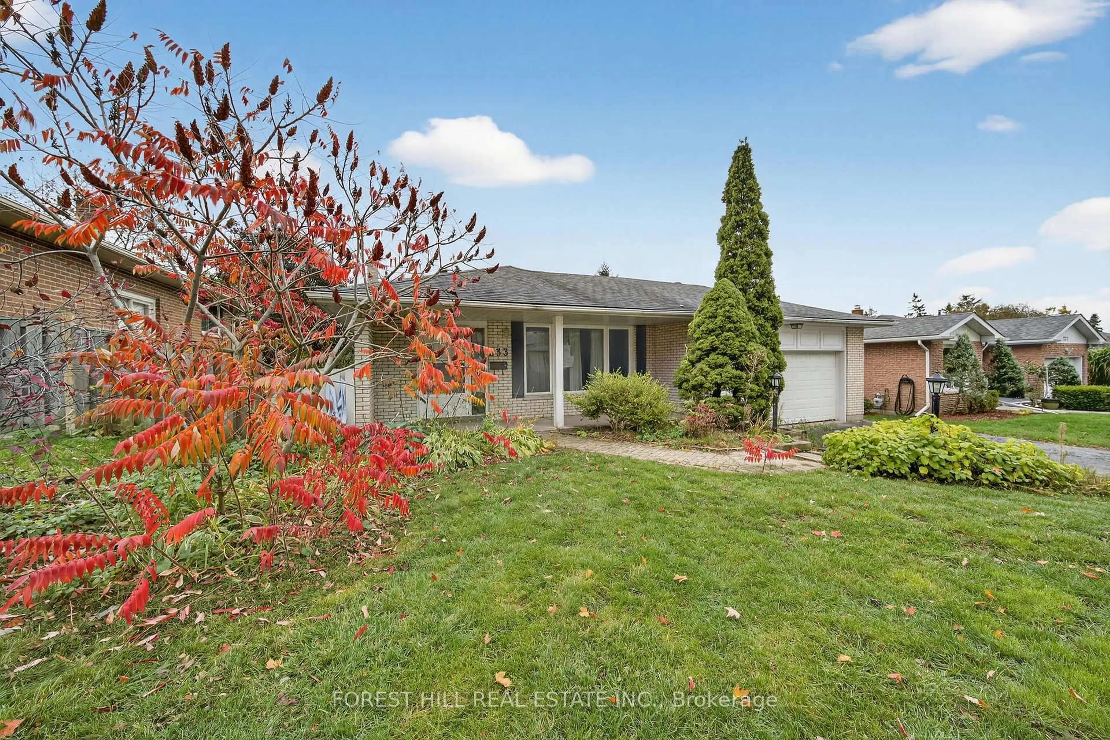 A pic from outside/outdoor area/front of a property/back of a property/a pic from drone, unknown for 233 Rose St, Barrie Ontario L4M 2V3