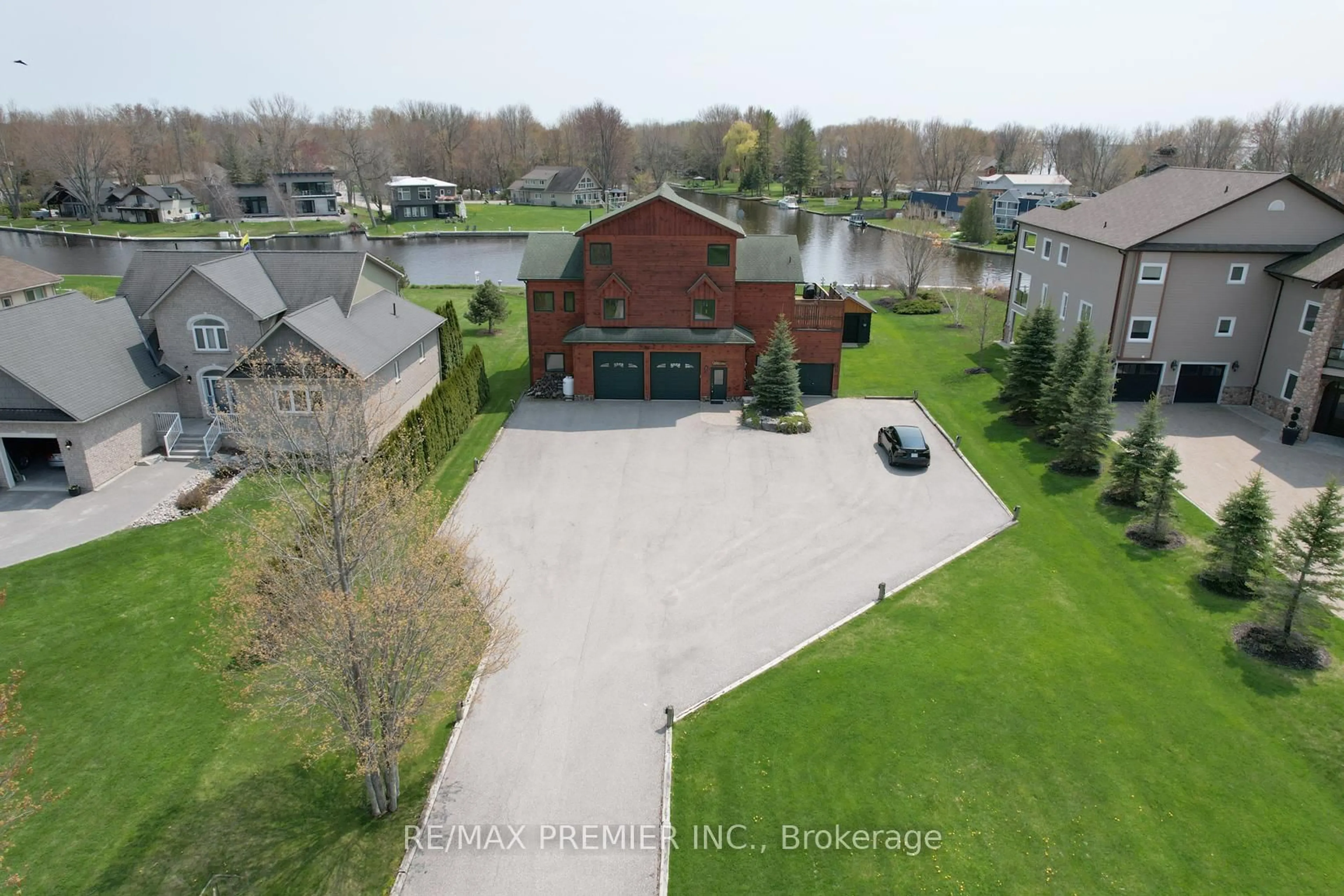A pic from outside/outdoor area/front of a property/back of a property/a pic from drone, unknown for 31 Paradise Blvd, Ramara Ontario L0K 1B0