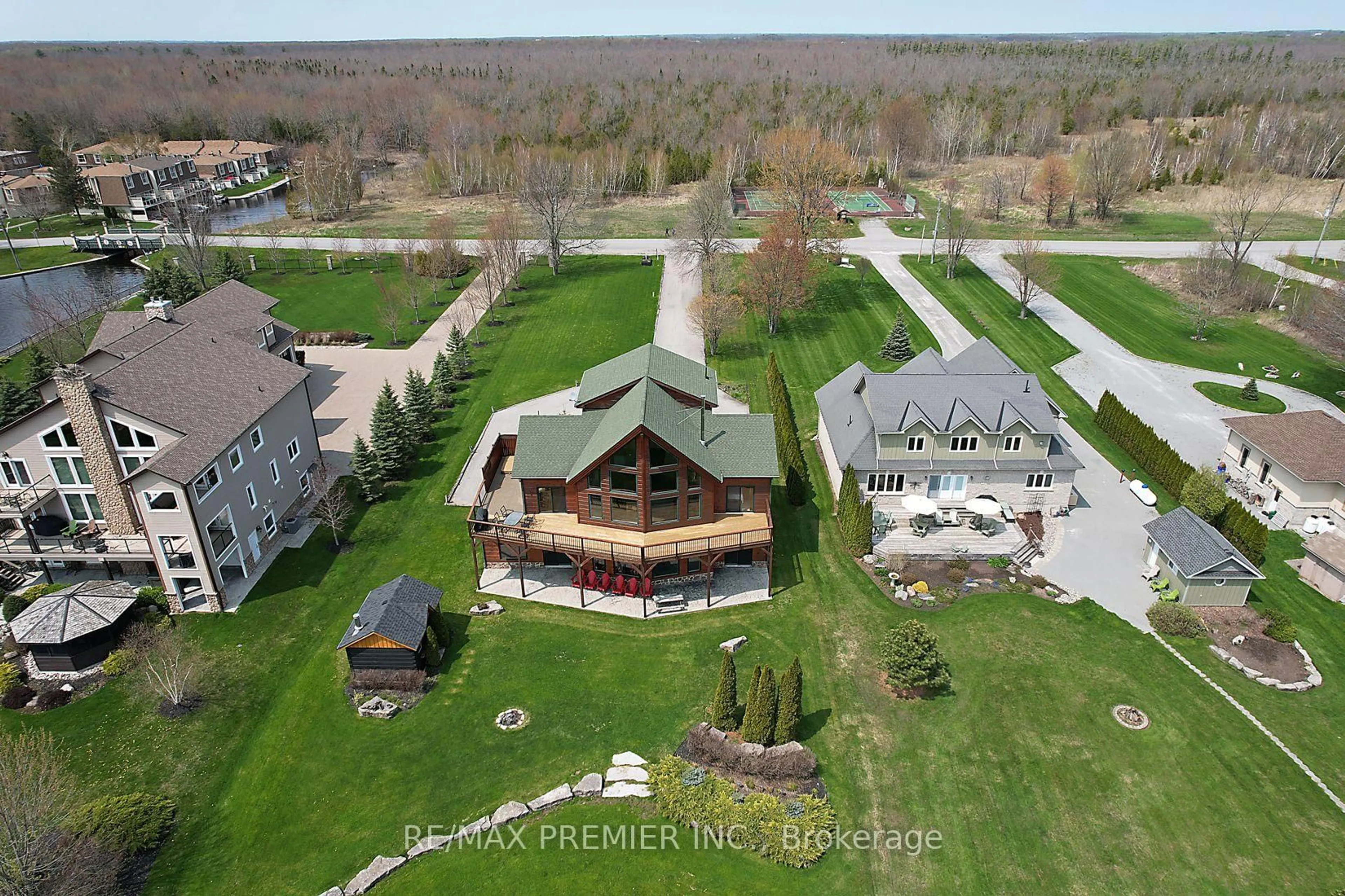 A pic from outside/outdoor area/front of a property/back of a property/a pic from drone, unknown for 31 Paradise Blvd, Ramara Ontario L0K 1B0