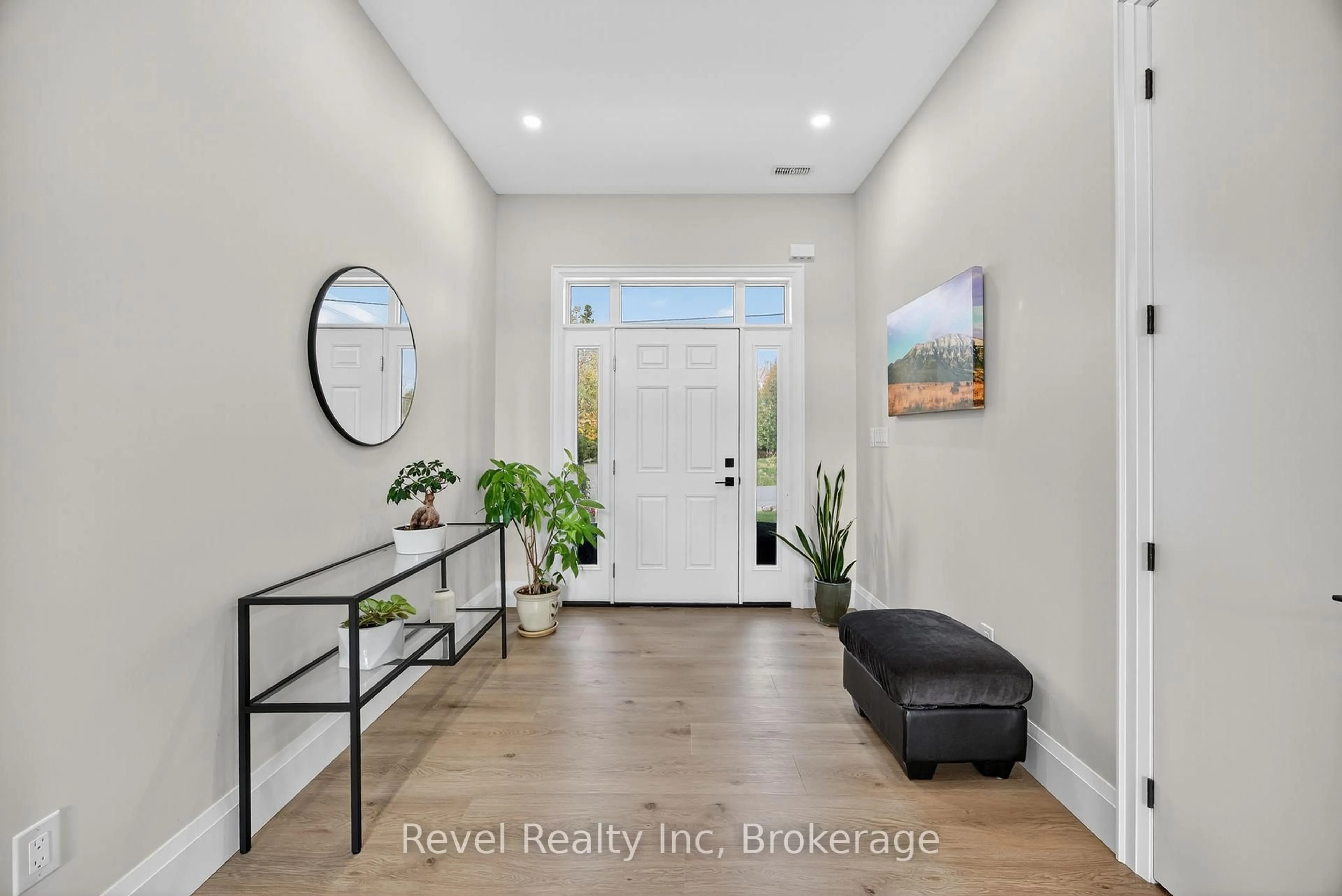 Indoor entryway for 2 Seguin Cres, Tiny Ontario L9M 0C9