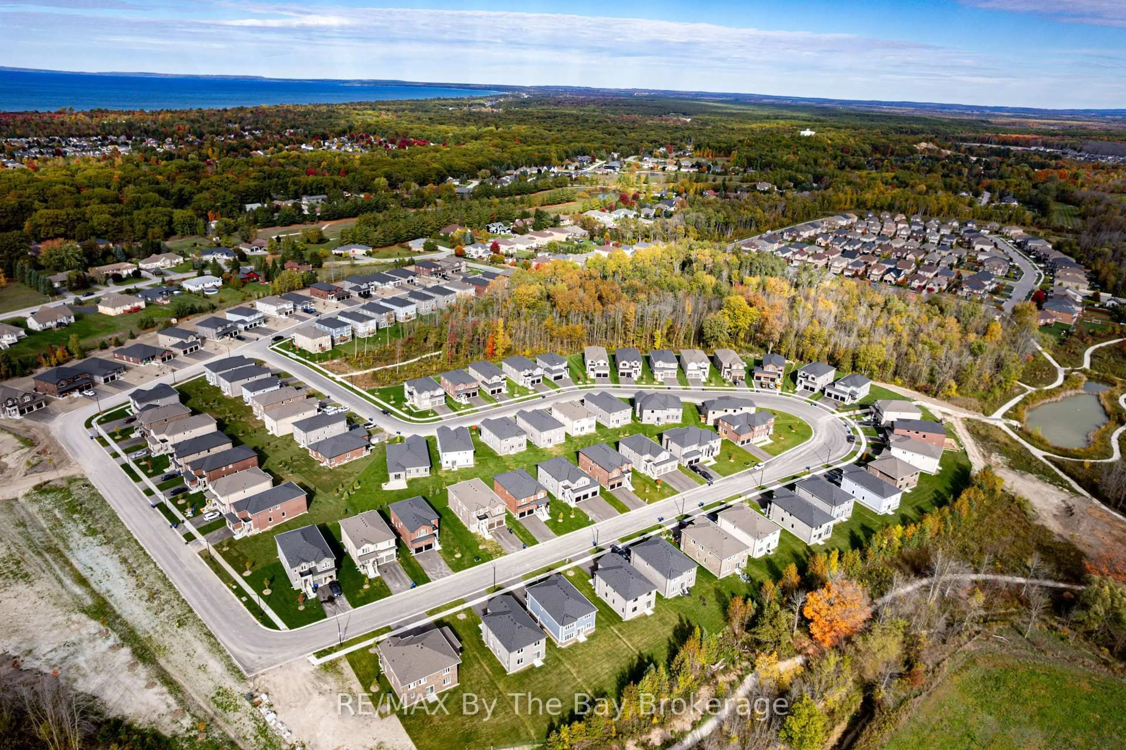 A pic from outside/outdoor area/front of a property/back of a property/a pic from drone, street for 65 Amber Dr, Wasaga Beach Ontario L9Z 0R9