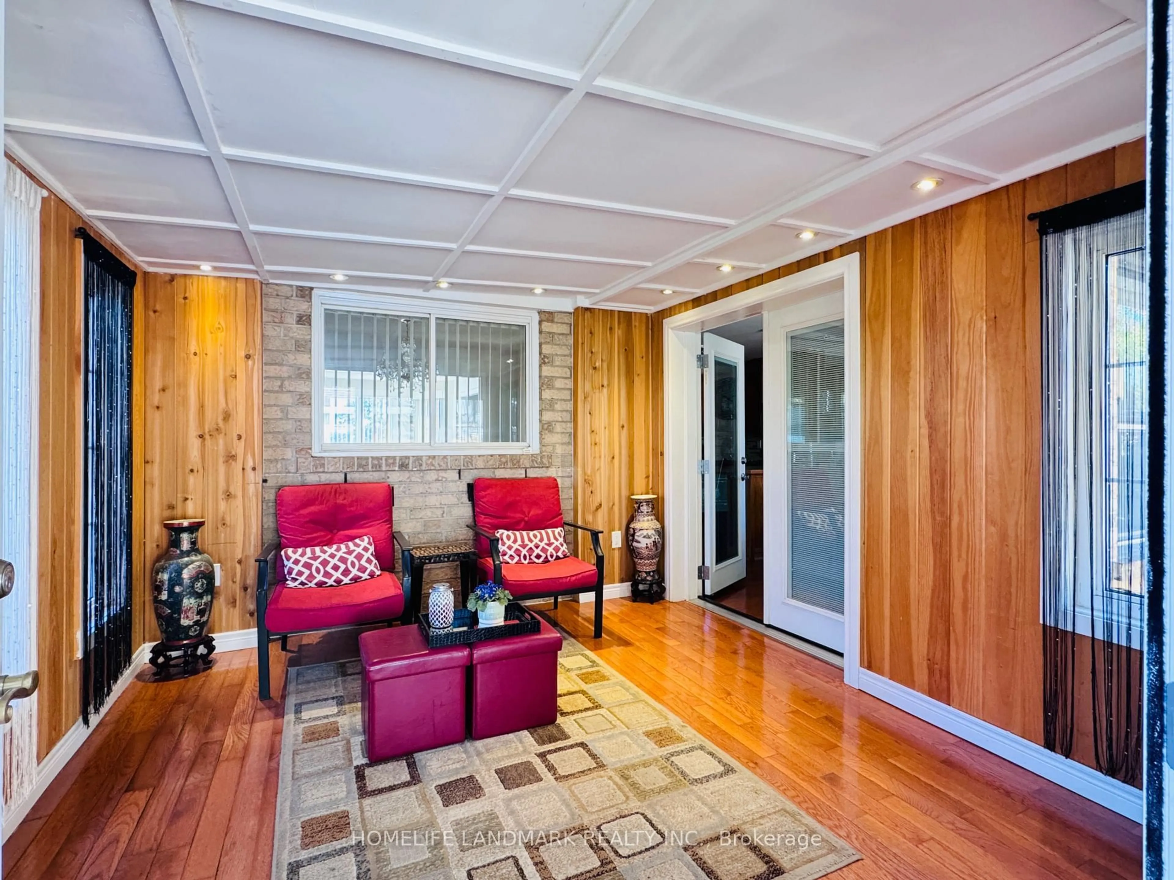 Indoor foyer for 274 Edgehill Dr, Barrie Ontario L4N 7W9