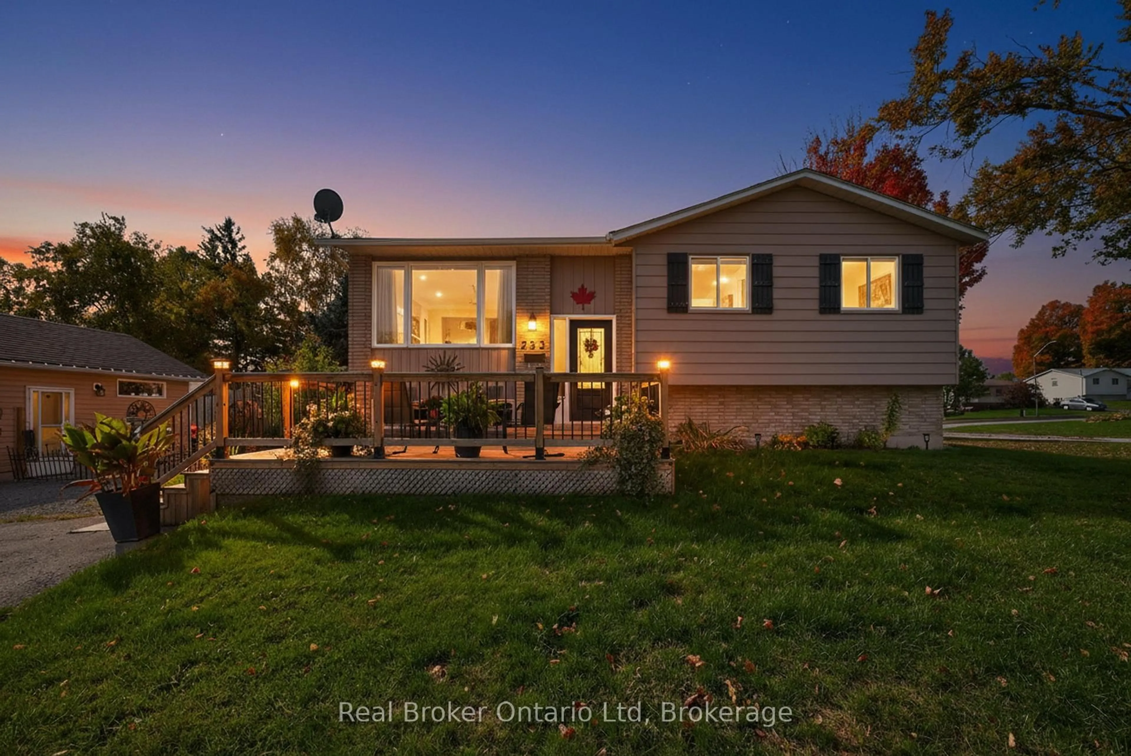 Home with vinyl exterior material, street for 253 Lescaut Rd, Midland Ontario L4R 4S3