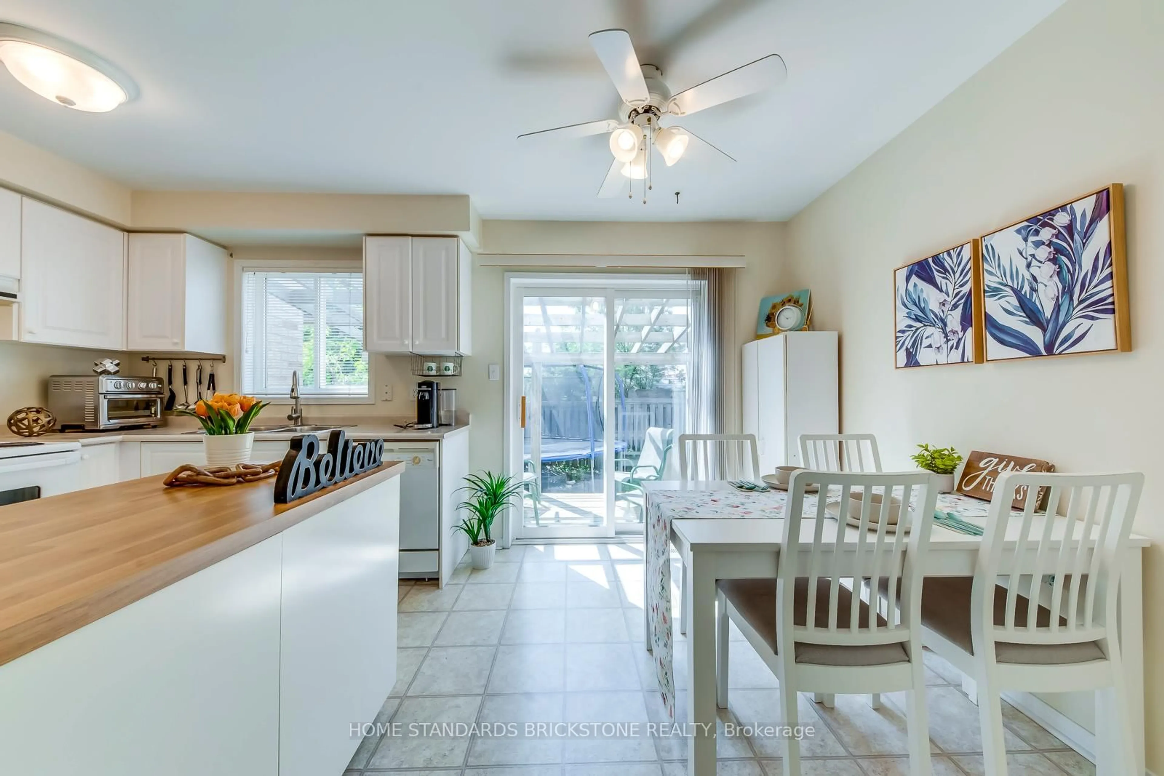 Open concept kitchen, ceramic/tile floor for 36 Trevino Circ, Barrie Ontario L4M 6T9