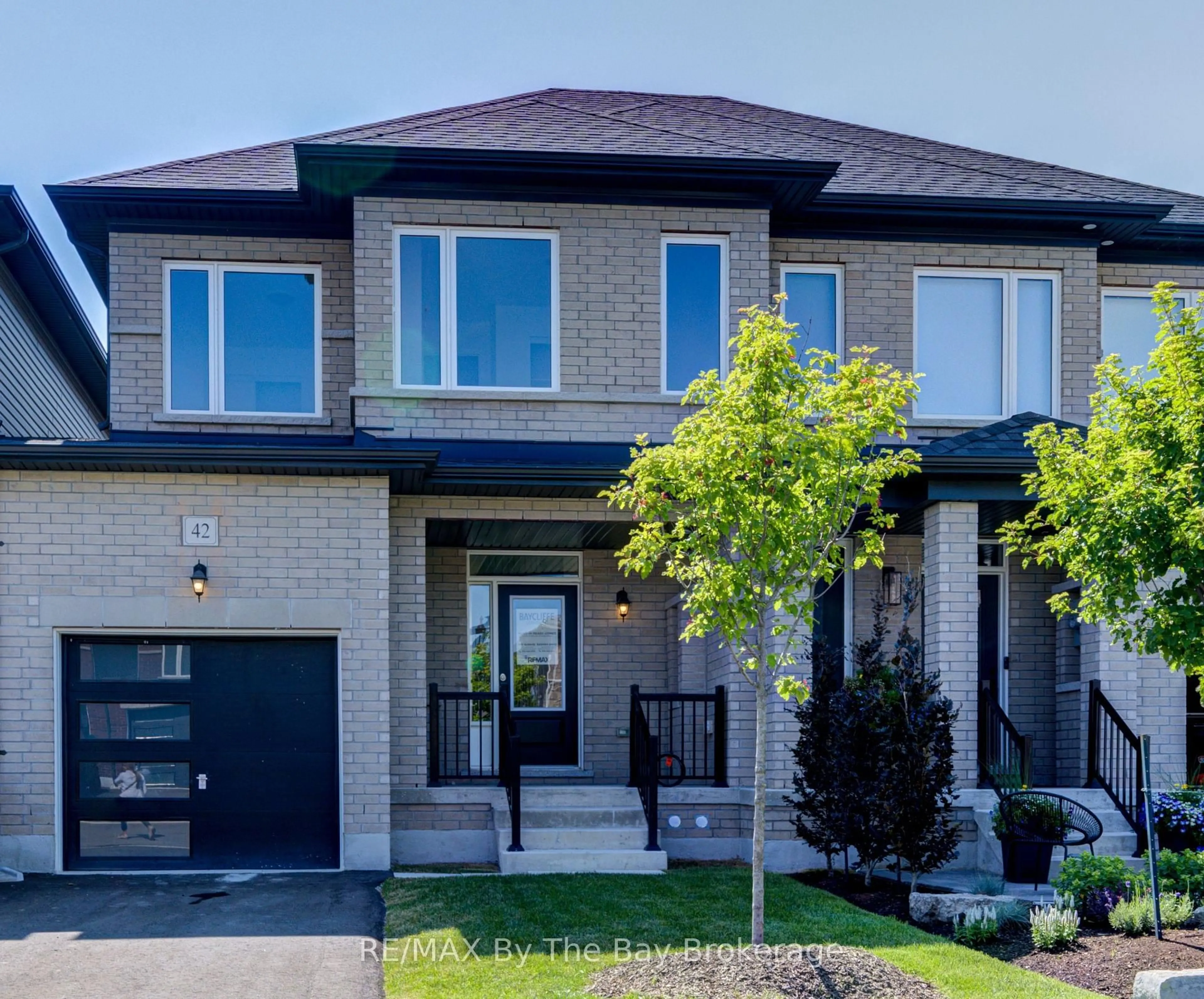 Home with brick exterior material, street for 42 Lisa St, Wasaga Beach Ontario L9Z 1J9