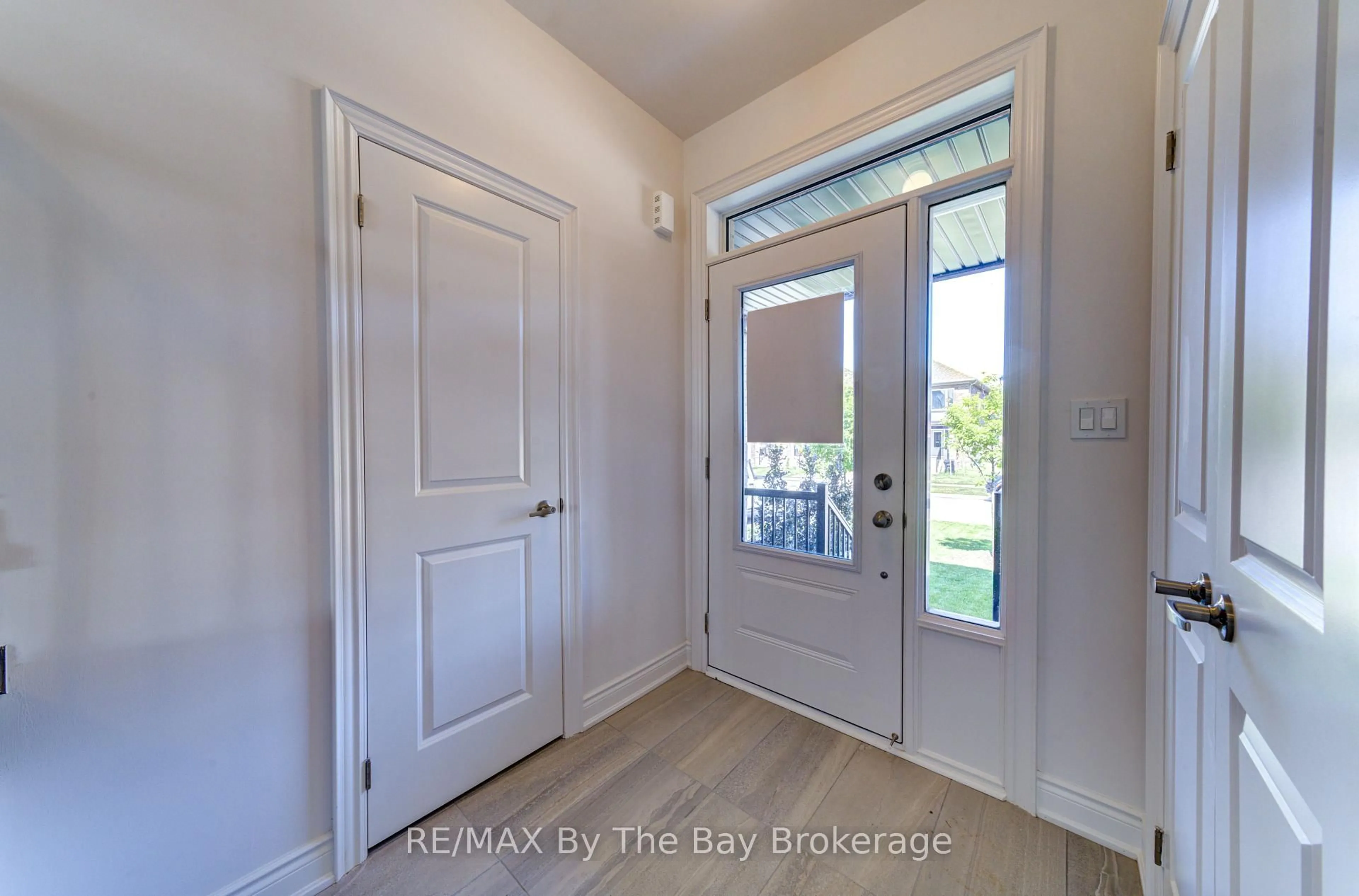 Indoor entryway for 42 Lisa St, Wasaga Beach Ontario L9Z 1J9