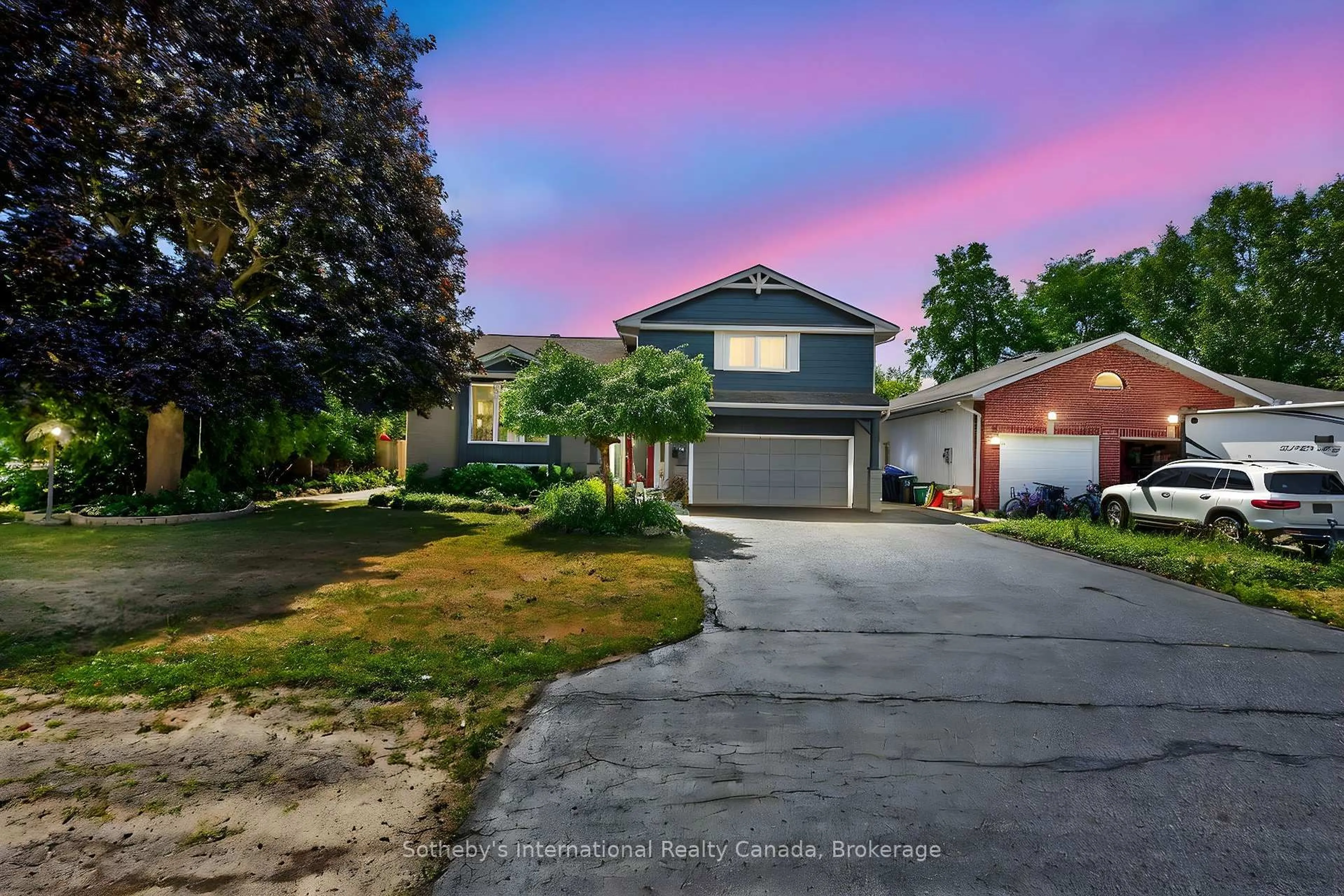 A pic from outside/outdoor area/front of a property/back of a property/a pic from drone, street for 30 Bryan Dr, Collingwood Ontario L9Y 2K7