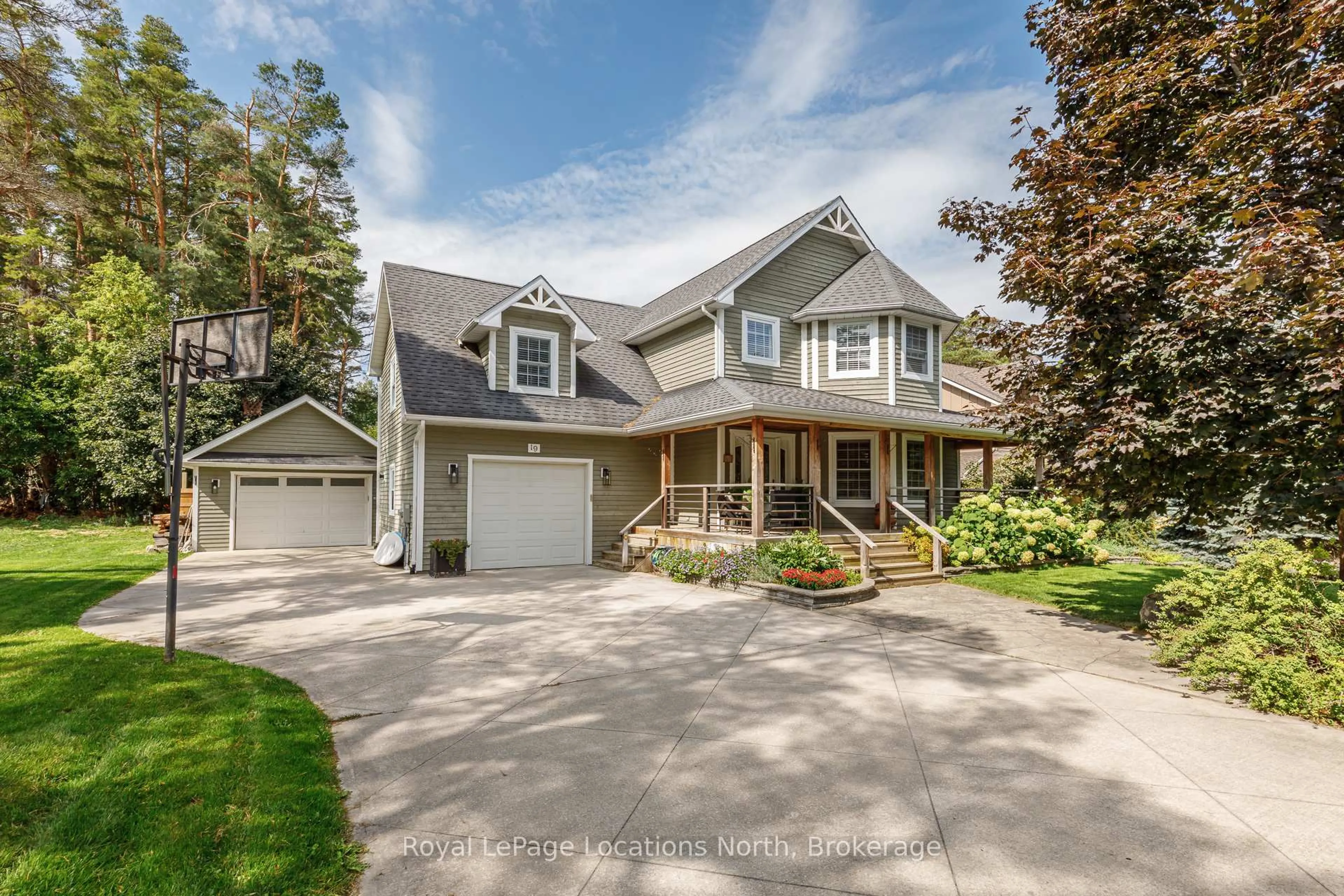 Home with vinyl exterior material, street for 19 Melville St, Clearview Ontario L0M 1P0