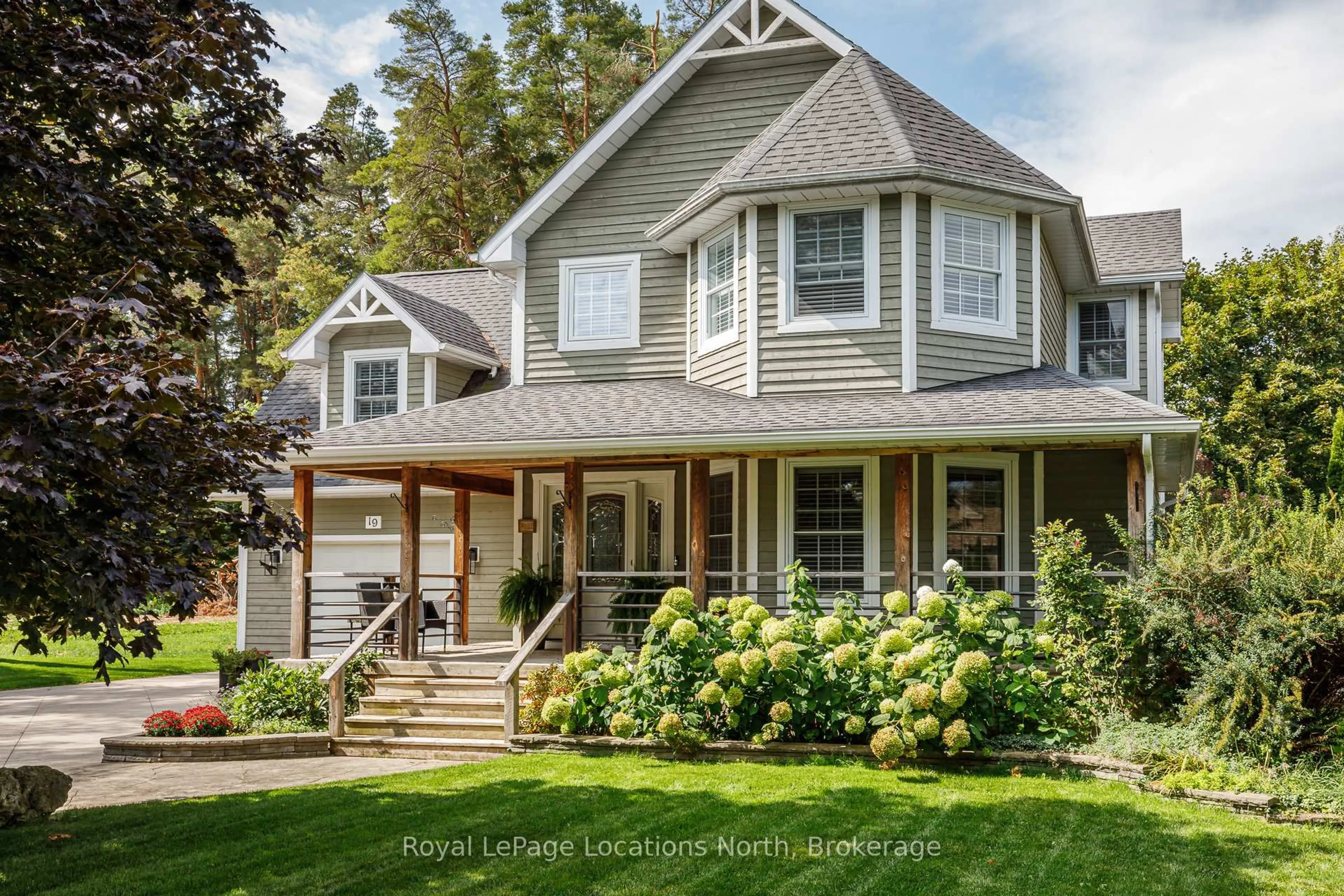 Home with vinyl exterior material, street for 19 Melville St, Clearview Ontario L0M 1P0