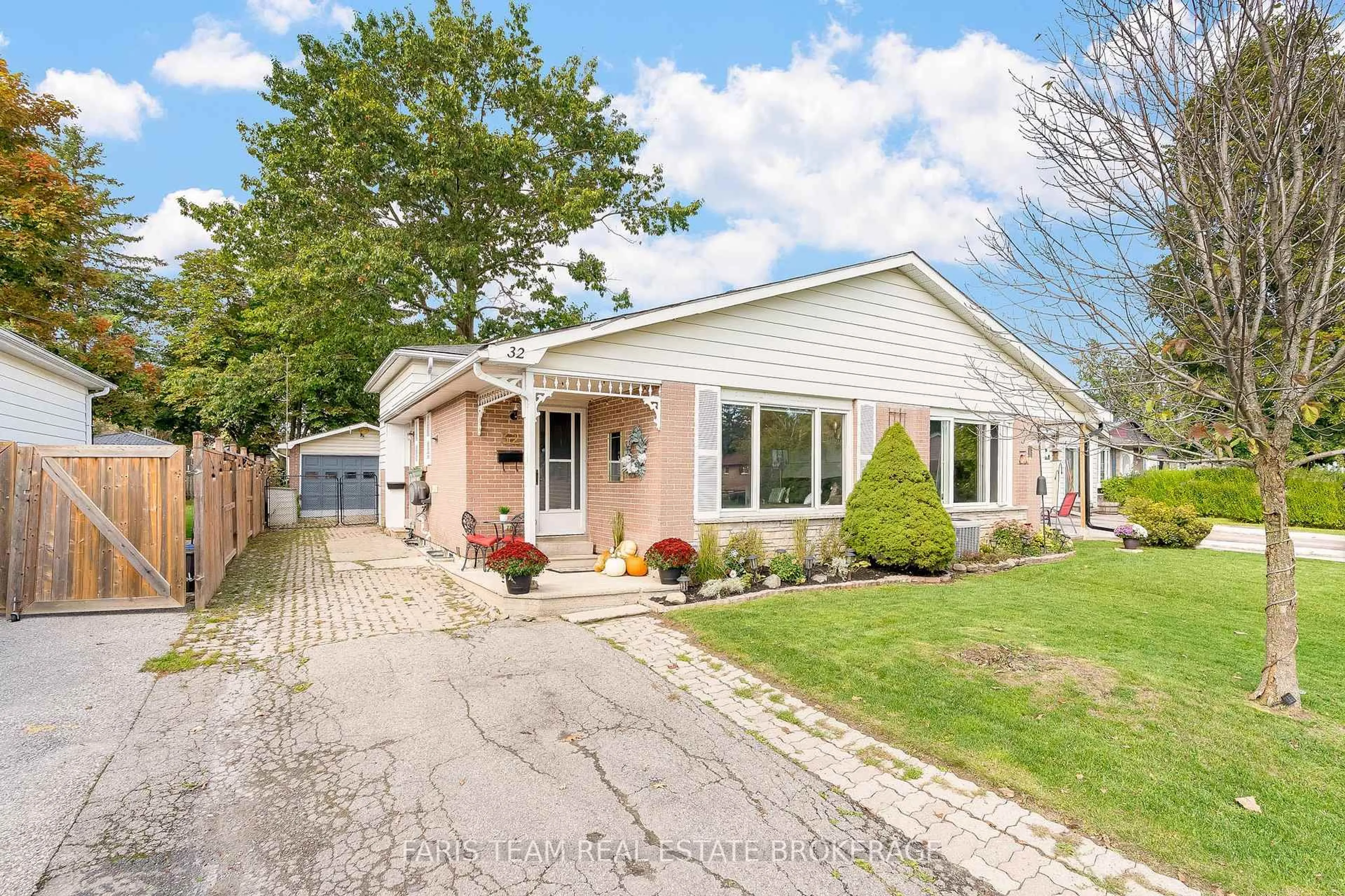 Unknown for 32 Burbank Pl, Barrie Ontario L4M 2S8
