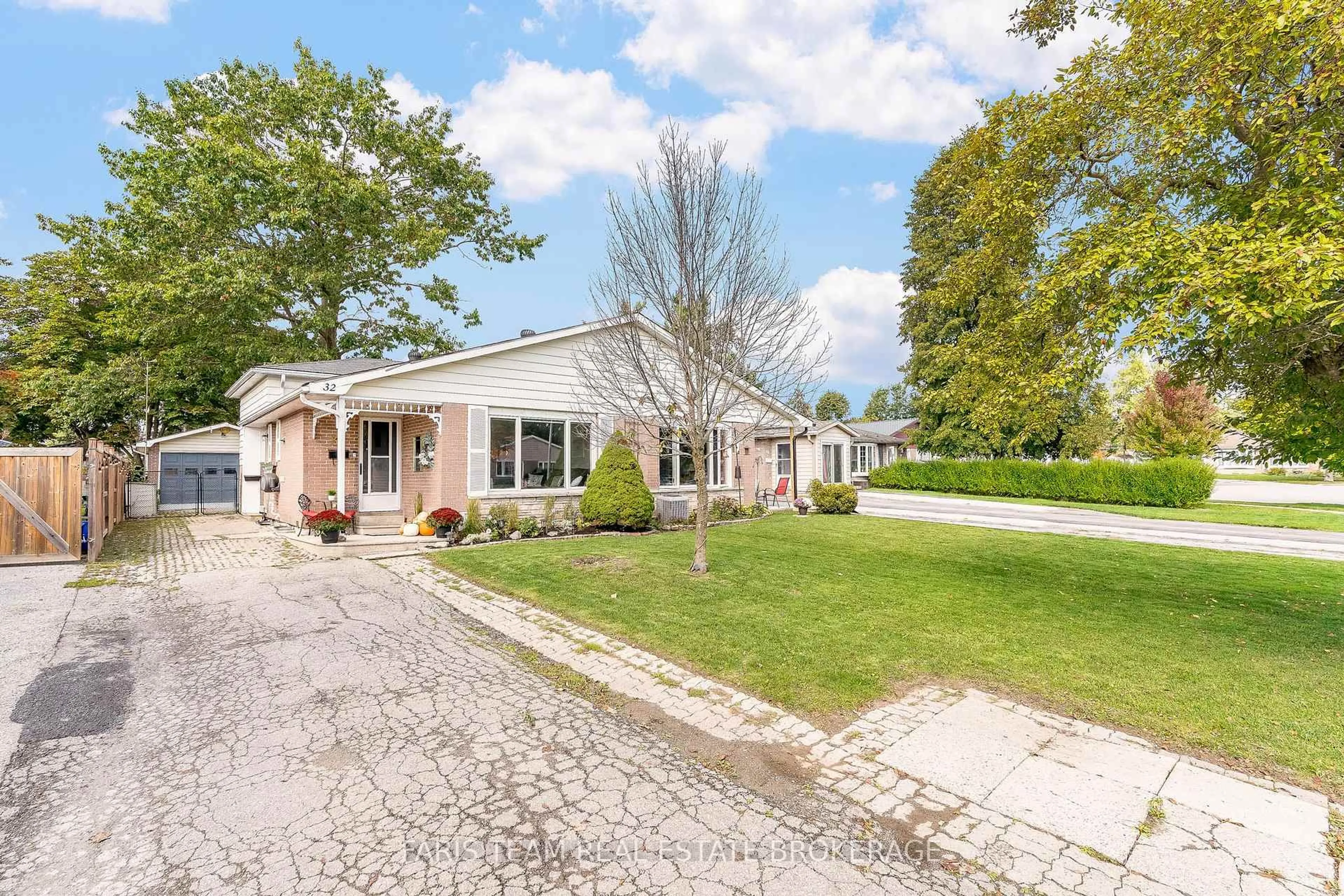 Unknown for 32 Burbank Pl, Barrie Ontario L4M 2S8