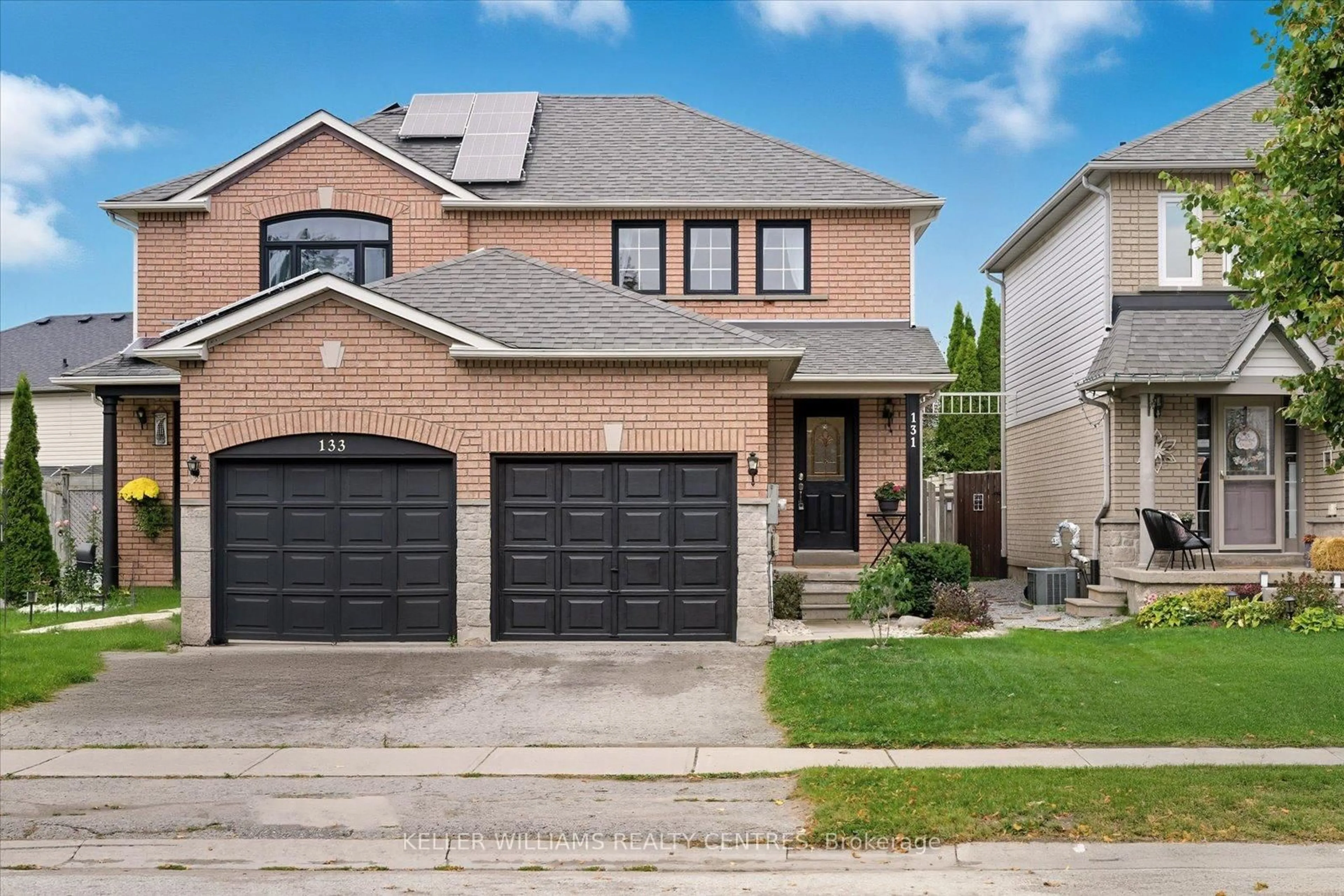 Home with brick exterior material, street for 131 Leslie Ave, Barrie Ontario L4N 9P2