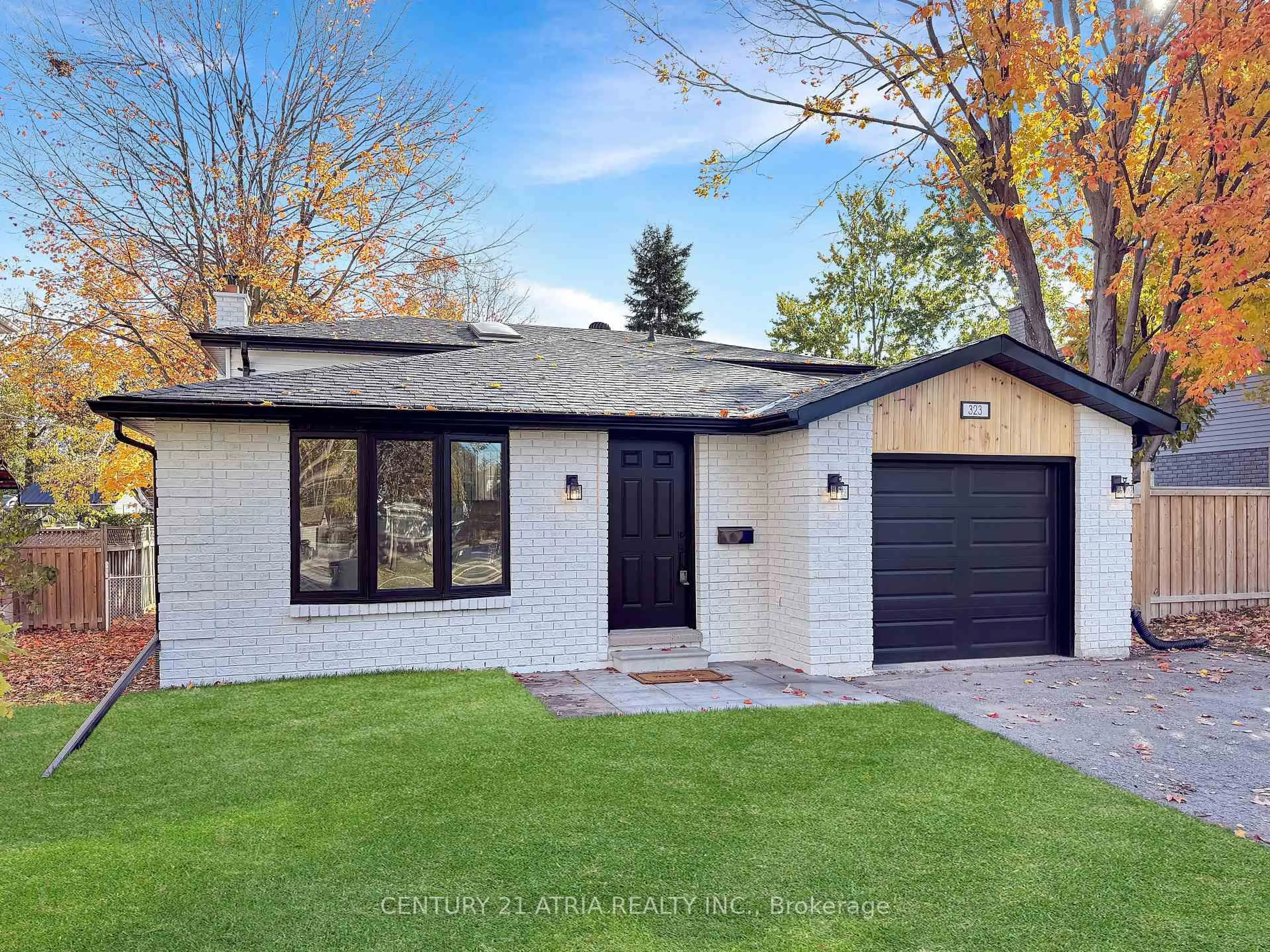 Home with brick exterior material, street for 323 Nelson St, Barrie Ontario L4M 5P6