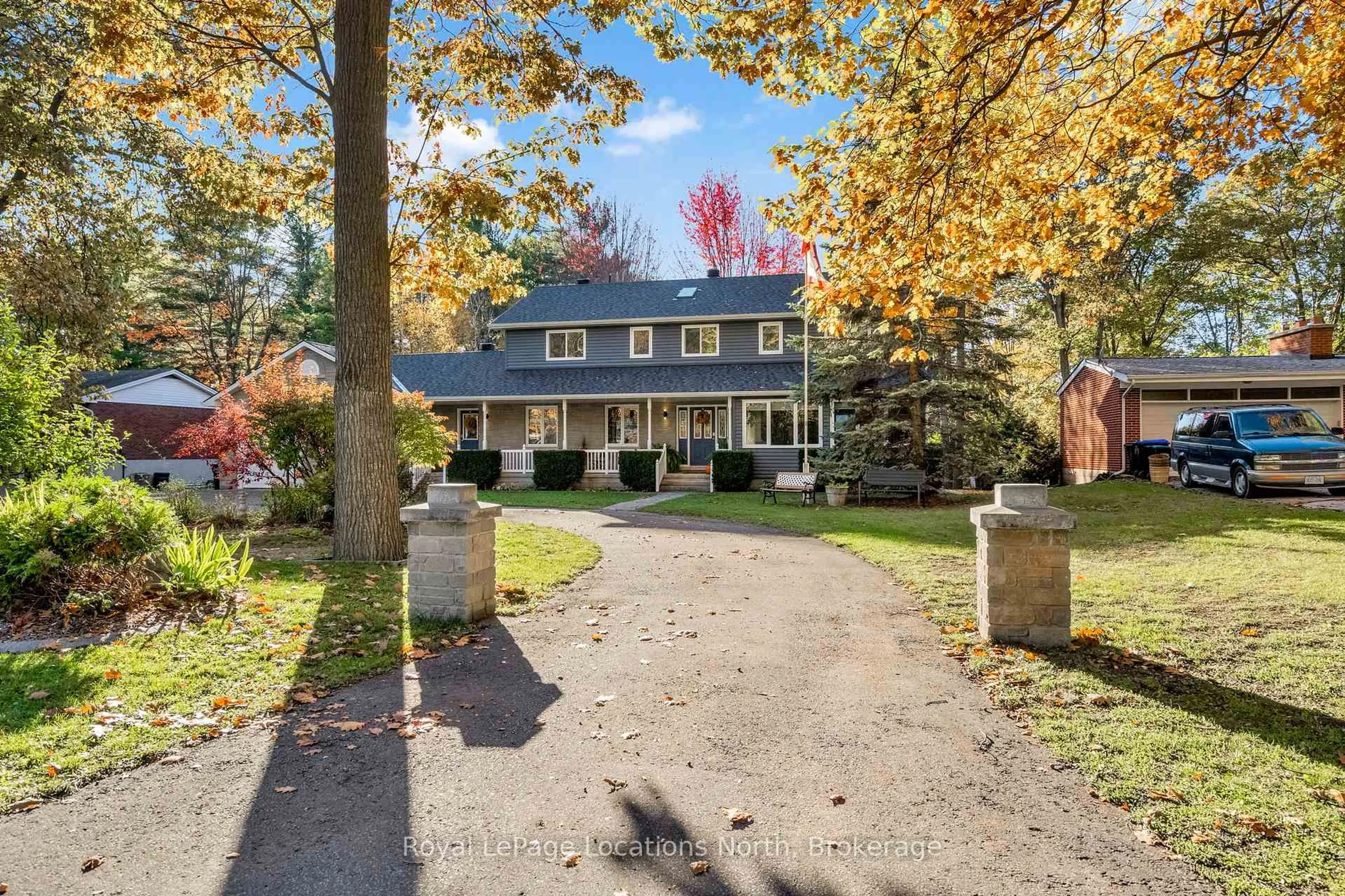 A pic from outside/outdoor area/front of a property/back of a property/a pic from drone, street for 266 45th St, Wasaga Beach Ontario L9Z 1R3