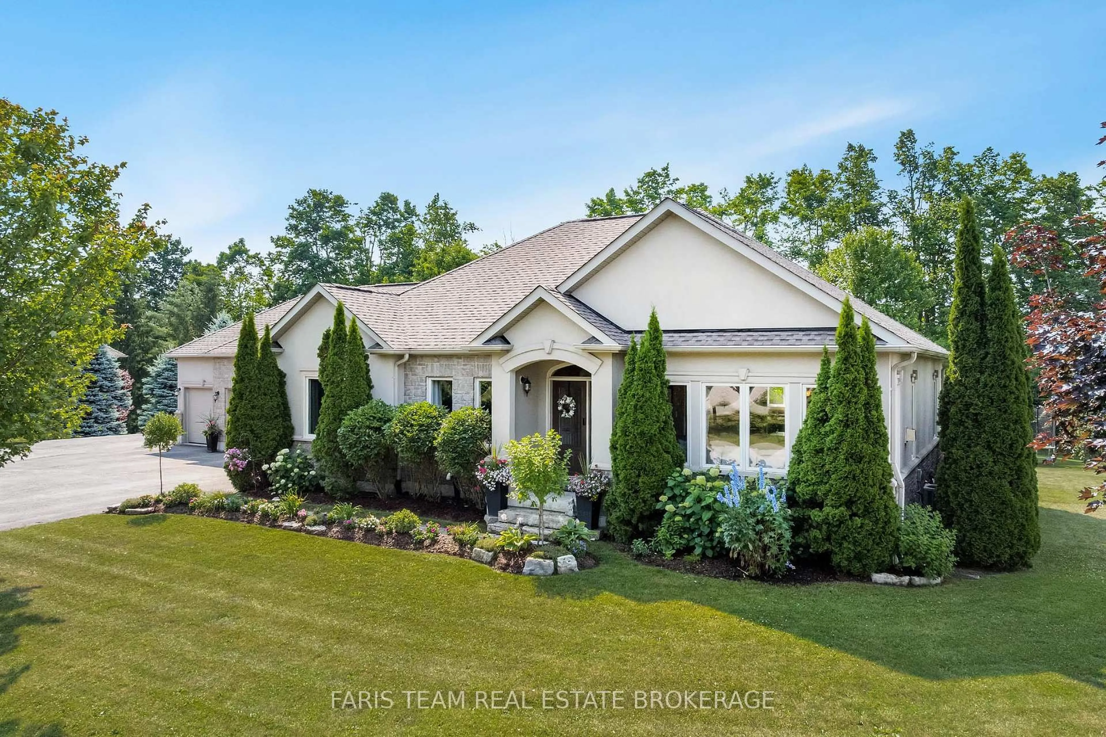 Home with brick exterior material, street for 64 Red Oak Cres, Oro-Medonte Ontario L0L 2L0