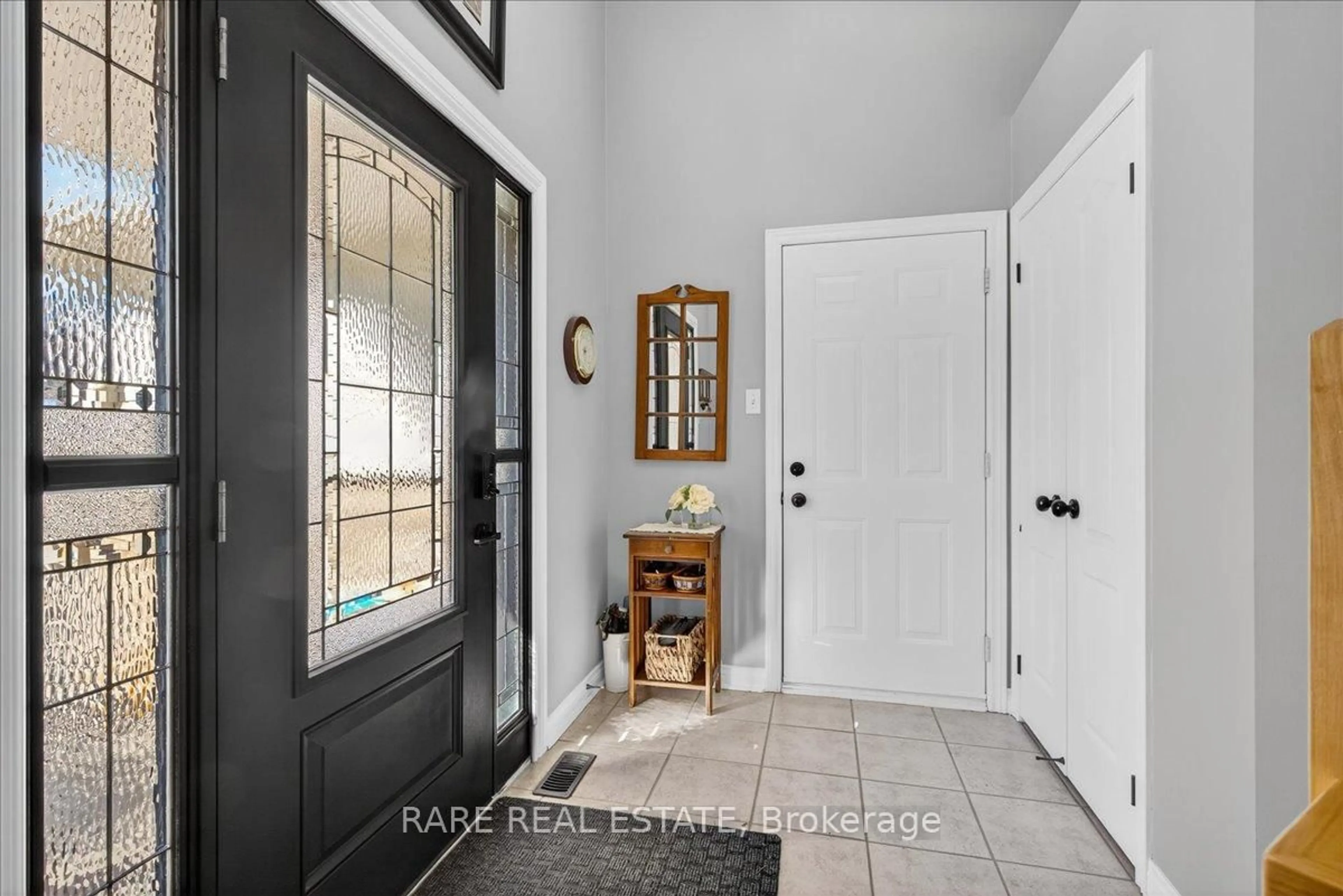 Indoor entryway for 296 Warrington Rd, Clearview Ontario L0M 1S0