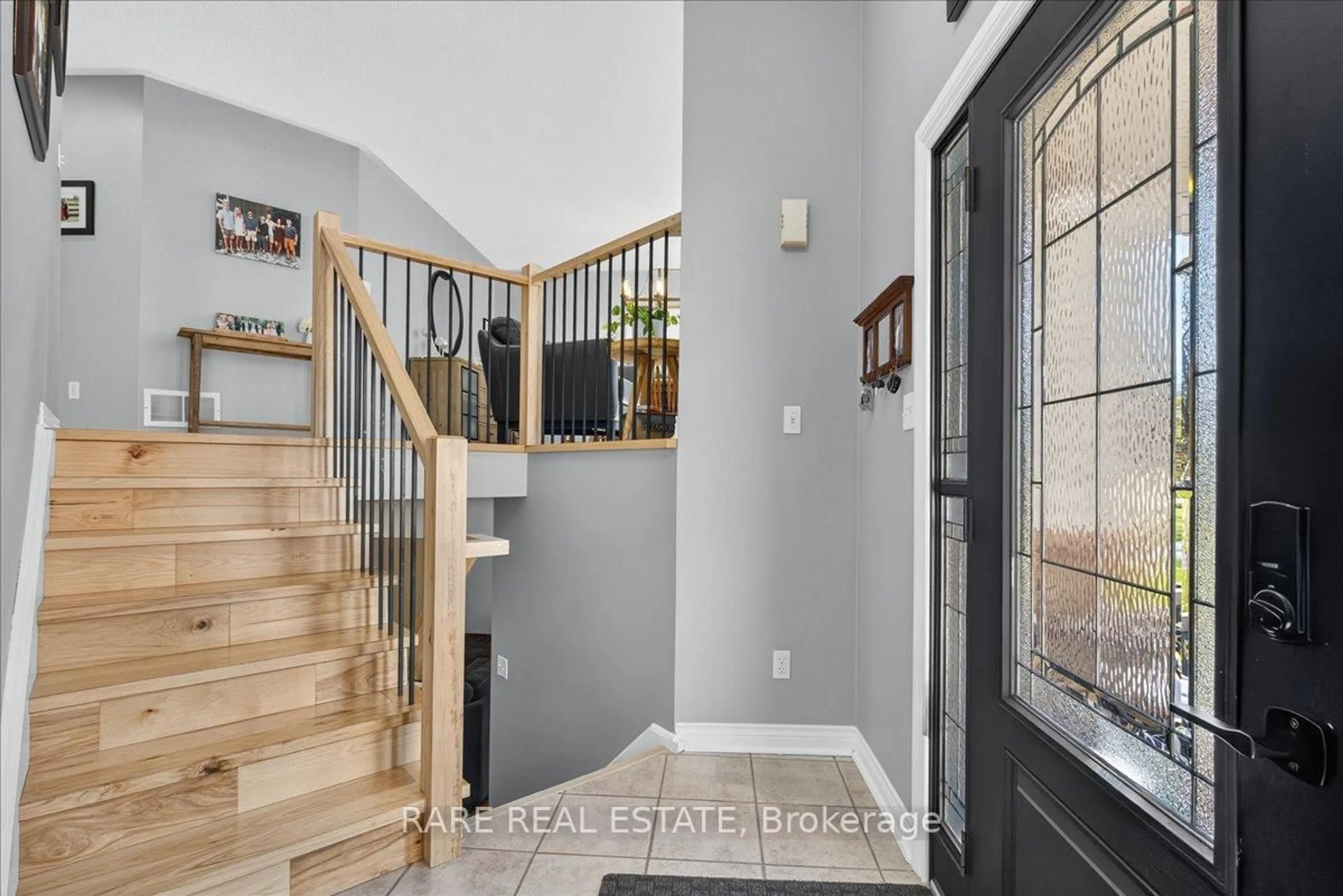 Indoor entryway for 296 Warrington Rd, Clearview Ontario L0M 1S0