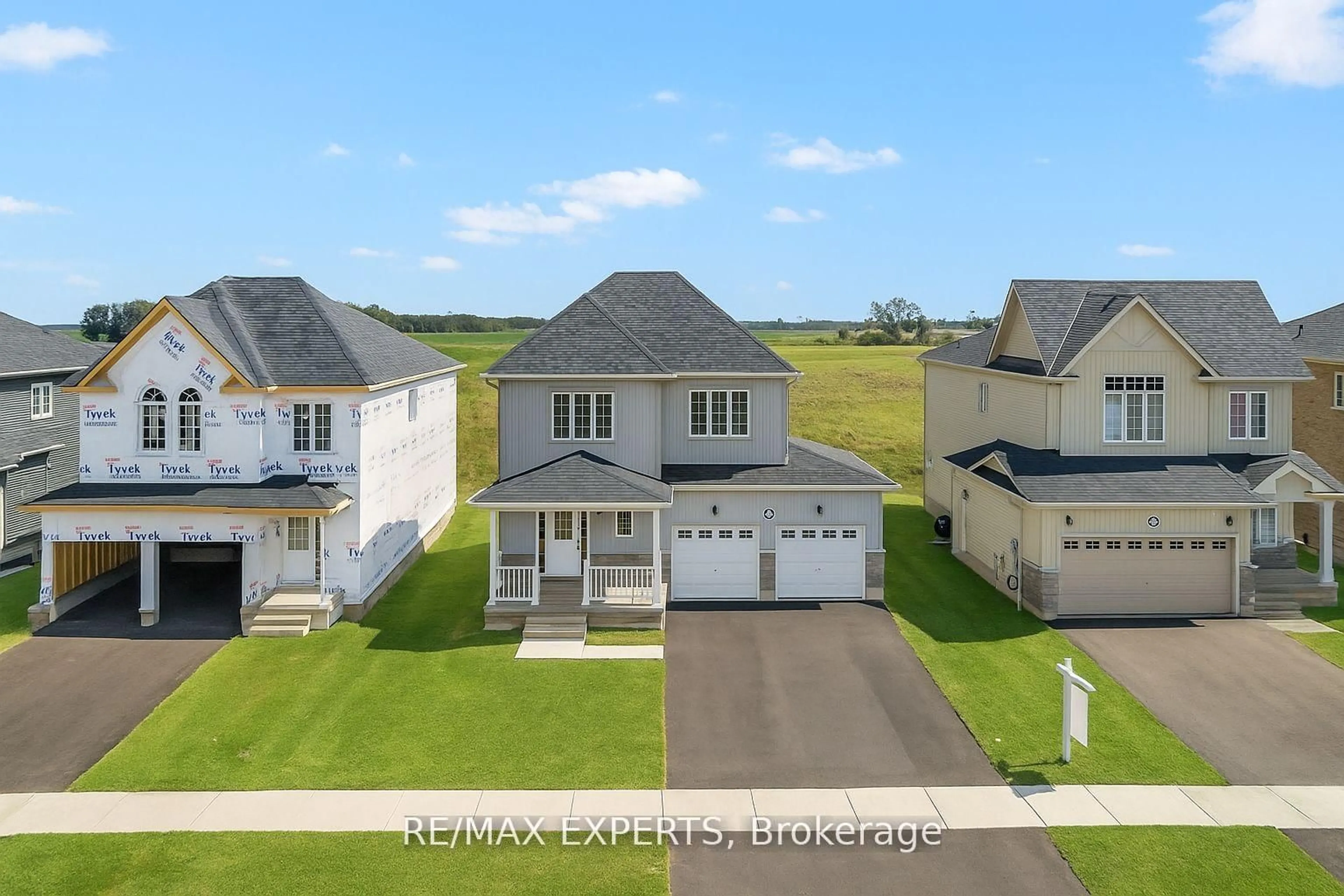 A pic from outside/outdoor area/front of a property/back of a property/a pic from drone, water/lake/river/ocean view for 282 Springfield Cres, Clearview Ontario L0M 1S0