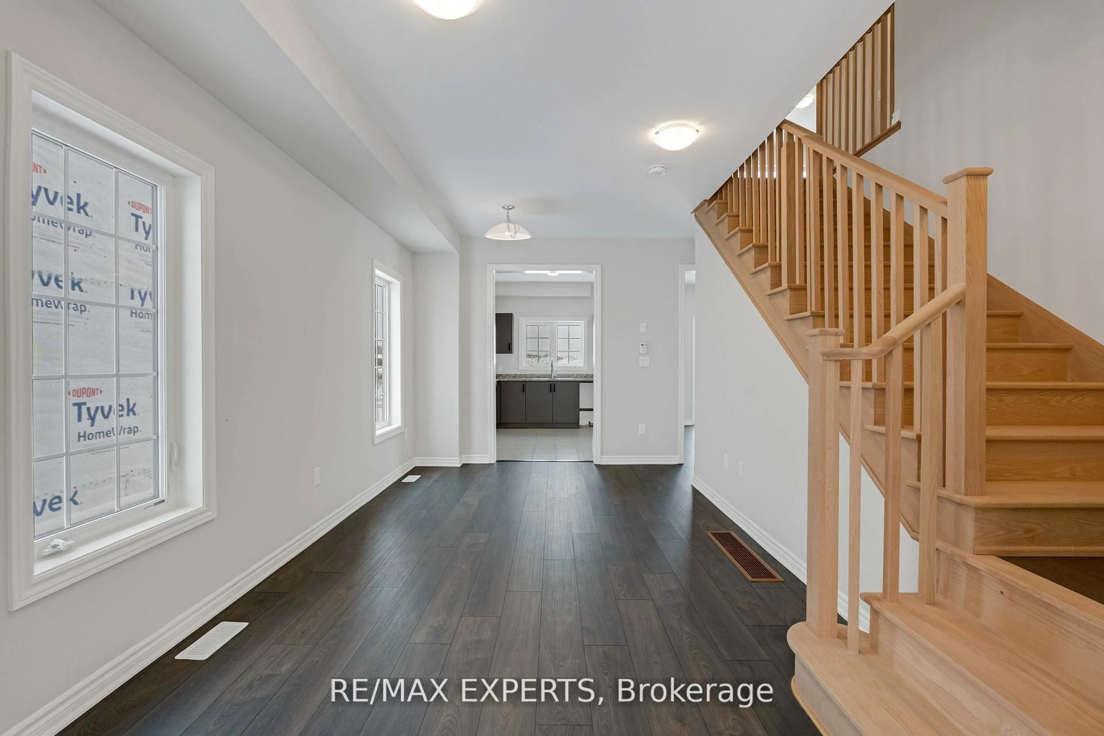 Indoor entryway for 282 Springfield Cres, Clearview Ontario L0M 1S0