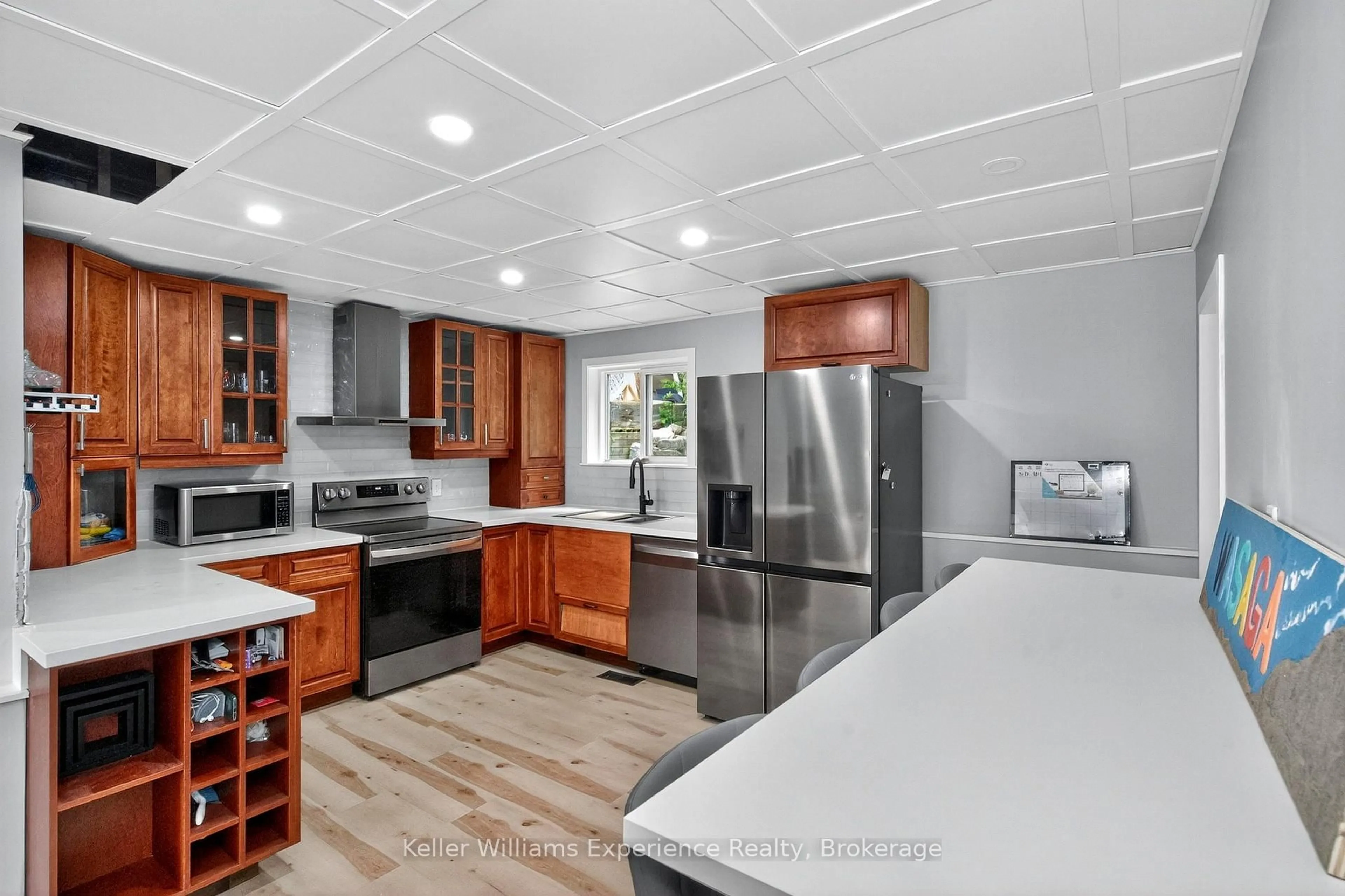 Open concept kitchen, ceramic/tile floor for 452 Broderick St, Tay Ontario L0K 1R0