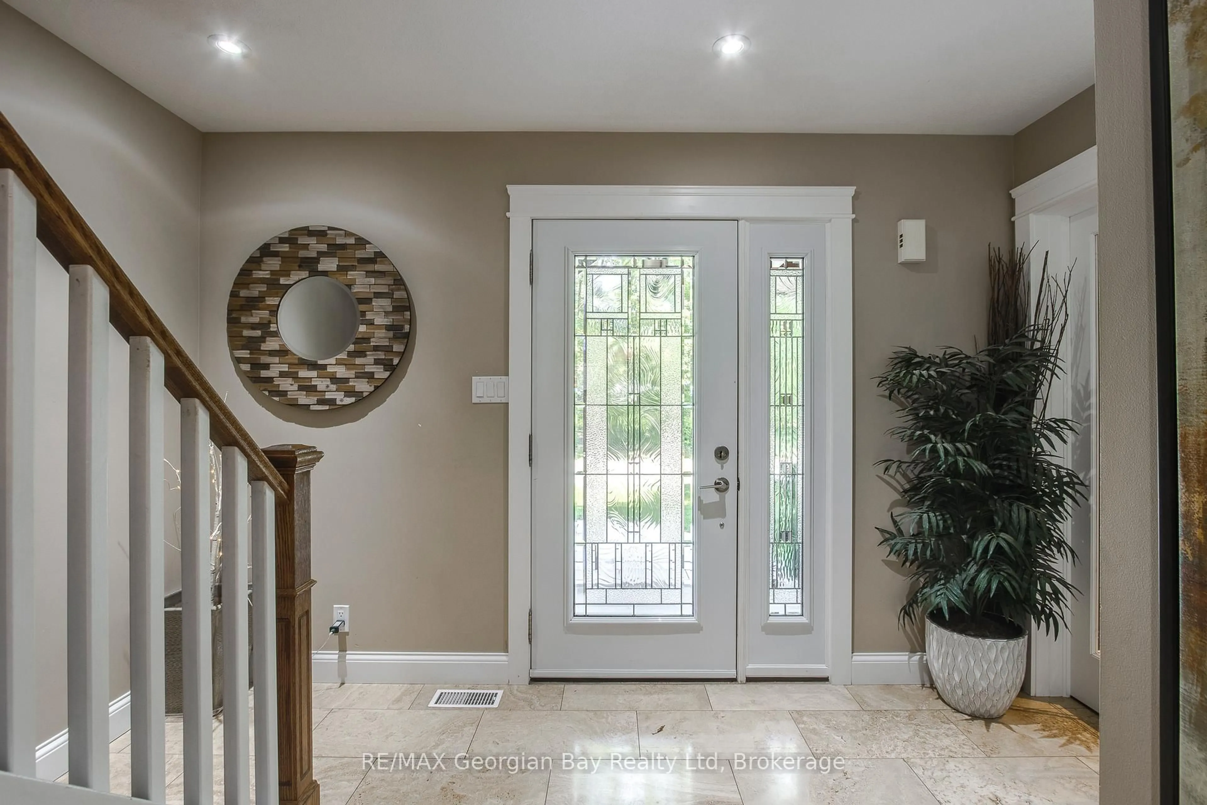 Indoor entryway for 30 Brule St, Penetanguishene Ontario L9M 1J1