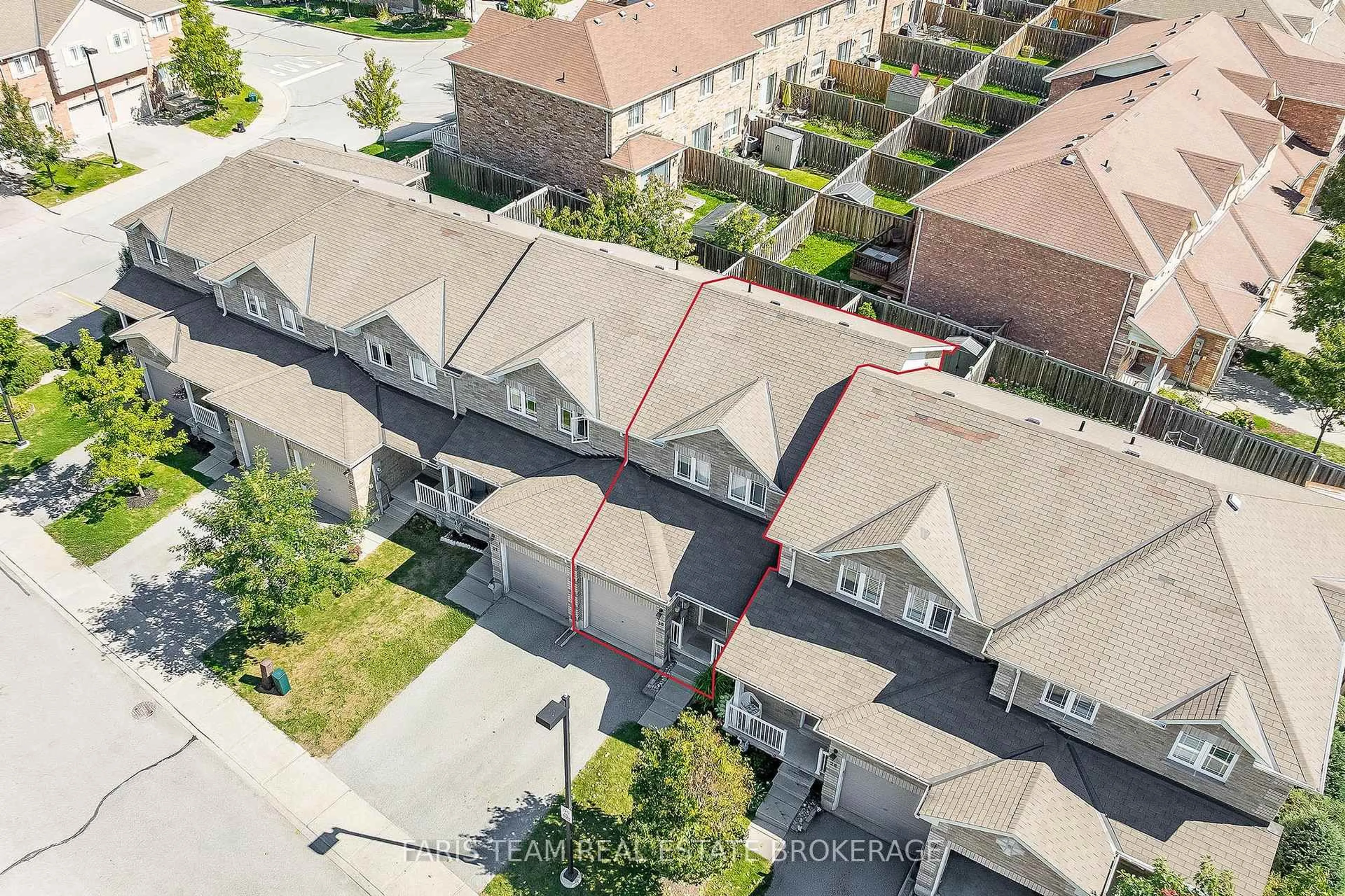 A pic from outside/outdoor area/front of a property/back of a property/a pic from drone, street for 30 Southwoods Cres, Barrie Ontario L4N 9P8