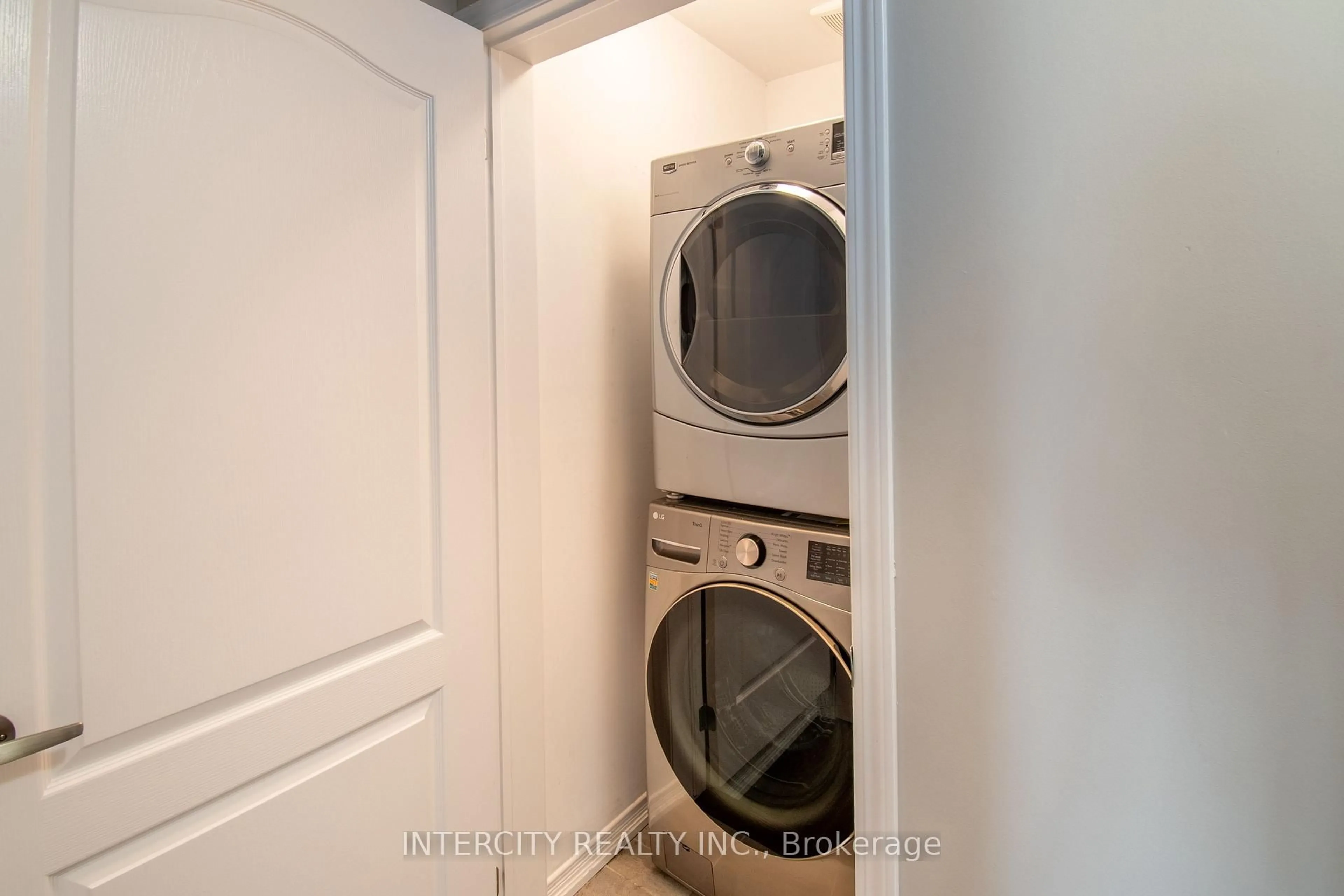 Laundry room for 191 Diana Dr, Orillia Ontario L3V 8J8