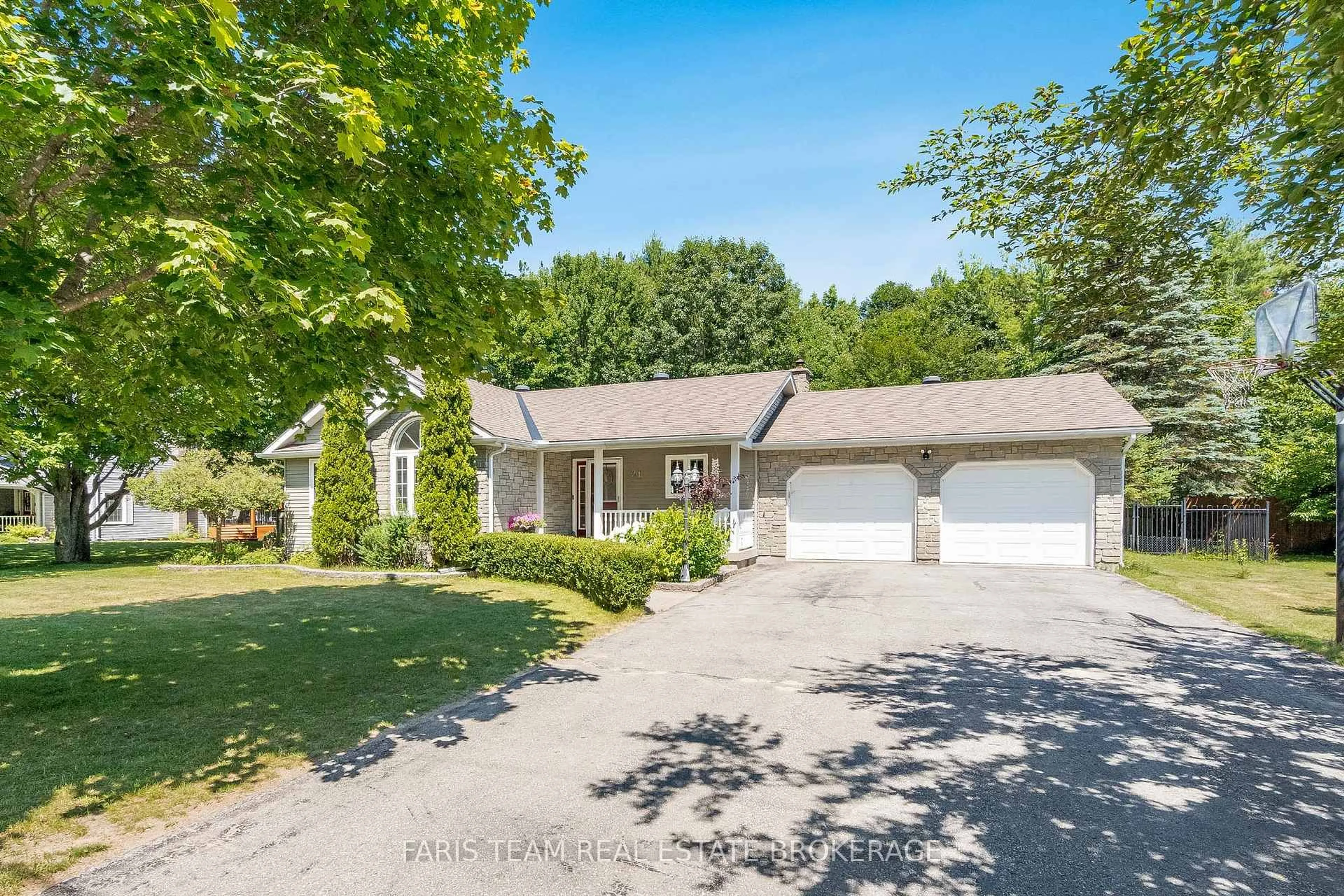 A pic from outside/outdoor area/front of a property/back of a property/a pic from drone, street for 21 Maryjane Rd, Tiny Ontario L0L 2T0