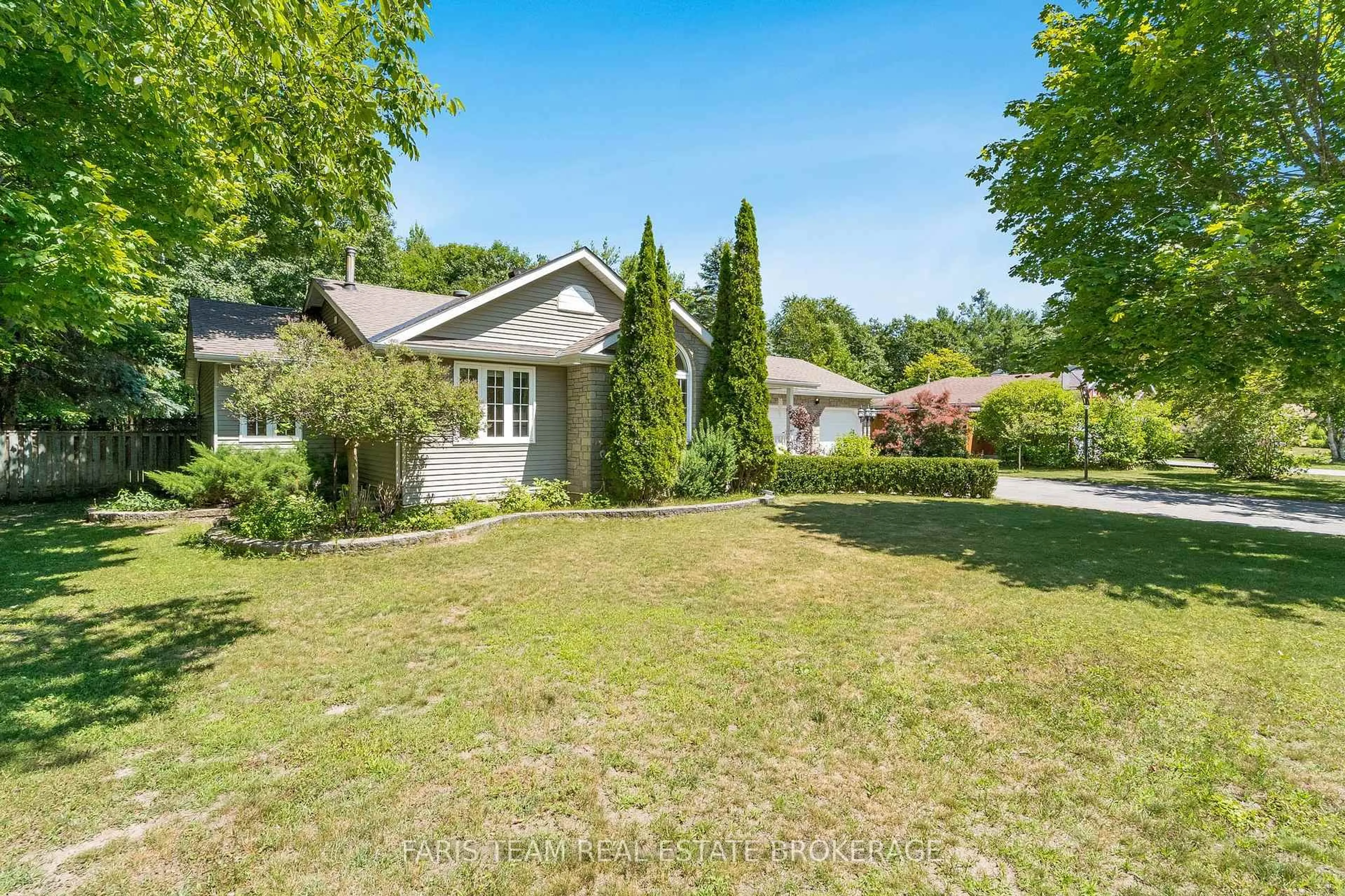 A pic from outside/outdoor area/front of a property/back of a property/a pic from drone, street for 21 Maryjane Rd, Tiny Ontario L0L 2T0