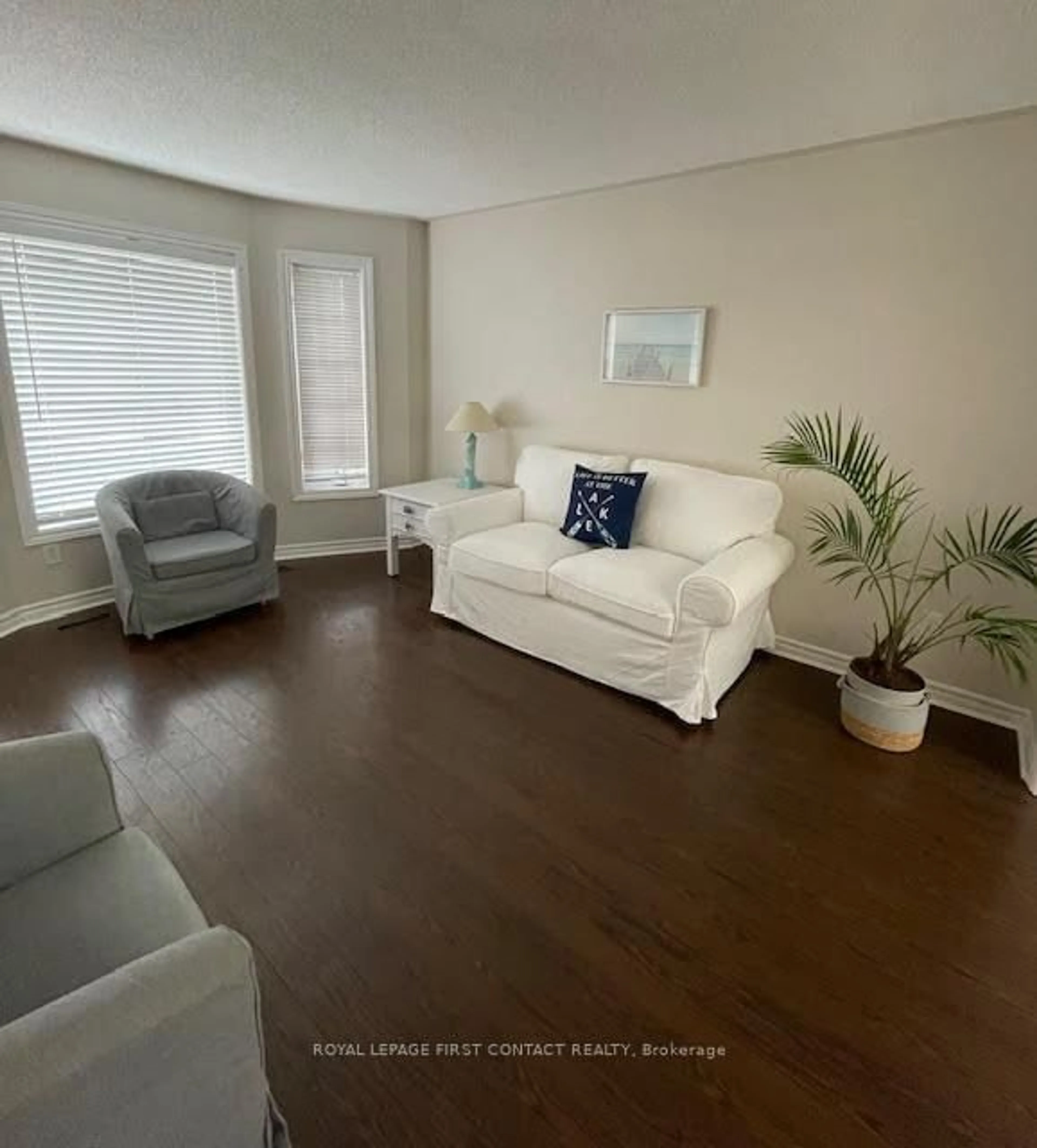 Living room with furniture, unknown for 26 Kenwell Cres, Barrie Ontario L4N 0A4