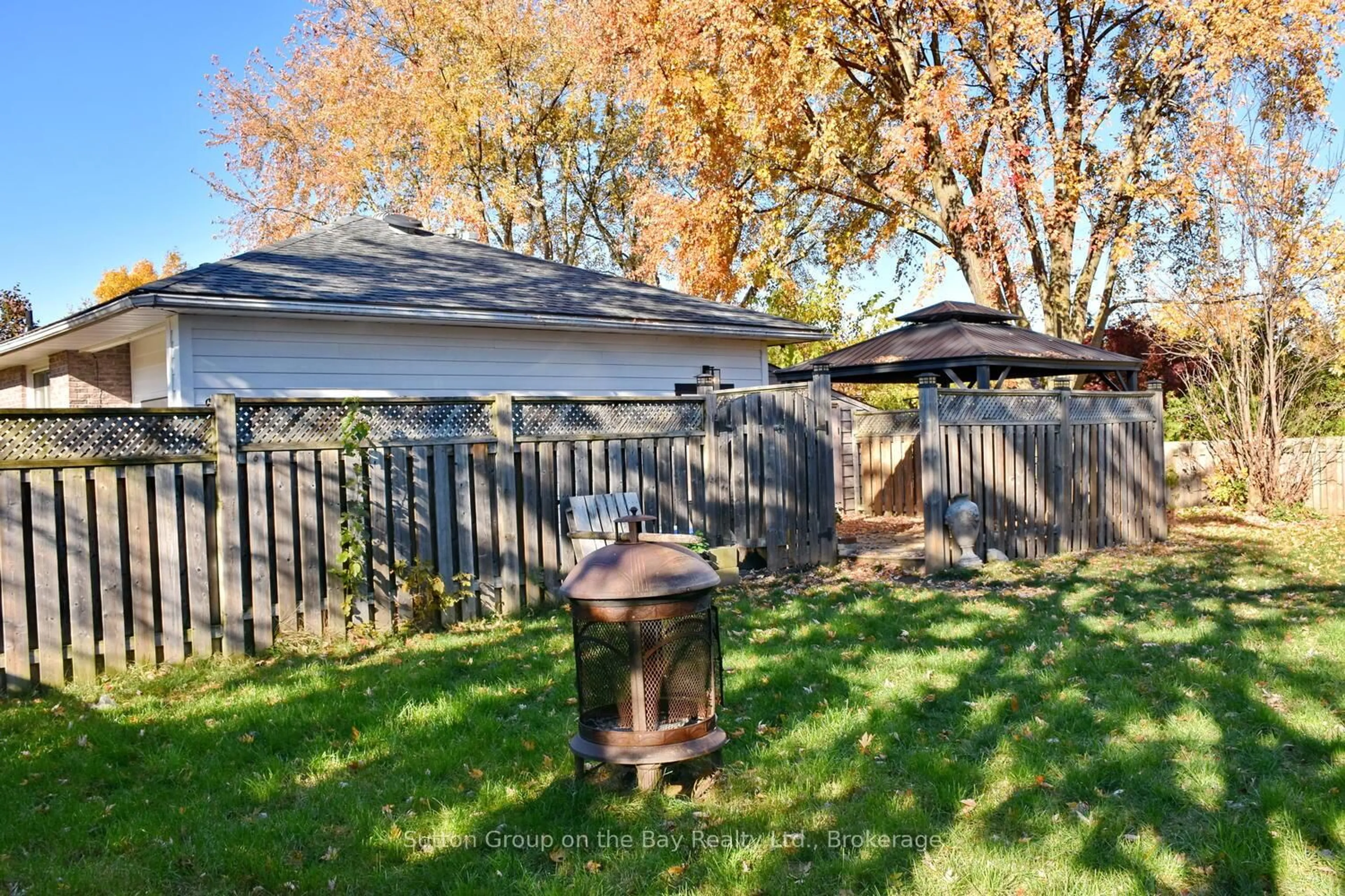 Patio, street for 5 BROCK Cres, Collingwood Ontario L9Y 4A4