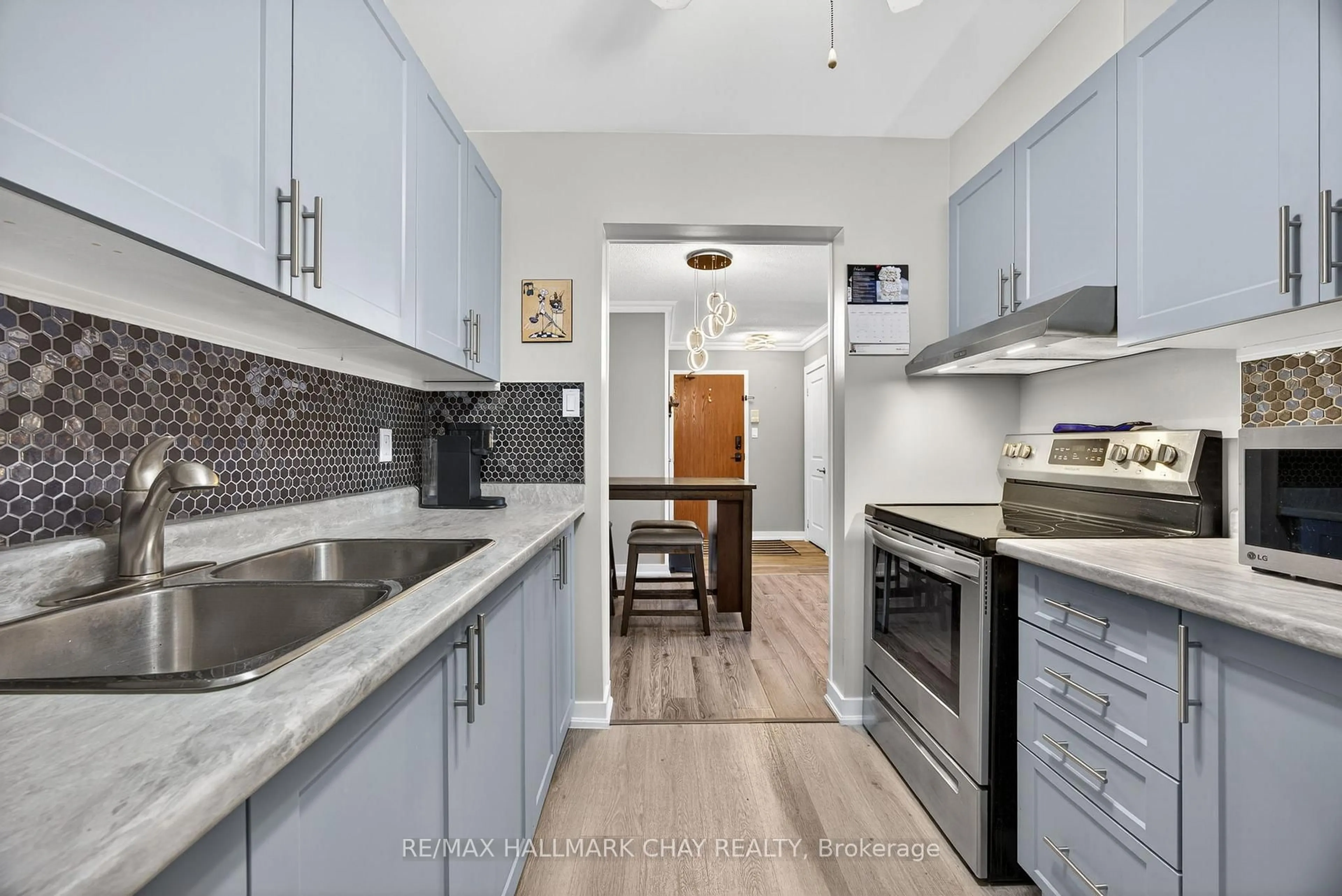 Open concept kitchen, ceramic/tile floor for 147 Edgehill Dr #G9, Barrie Ontario L4N 1L9