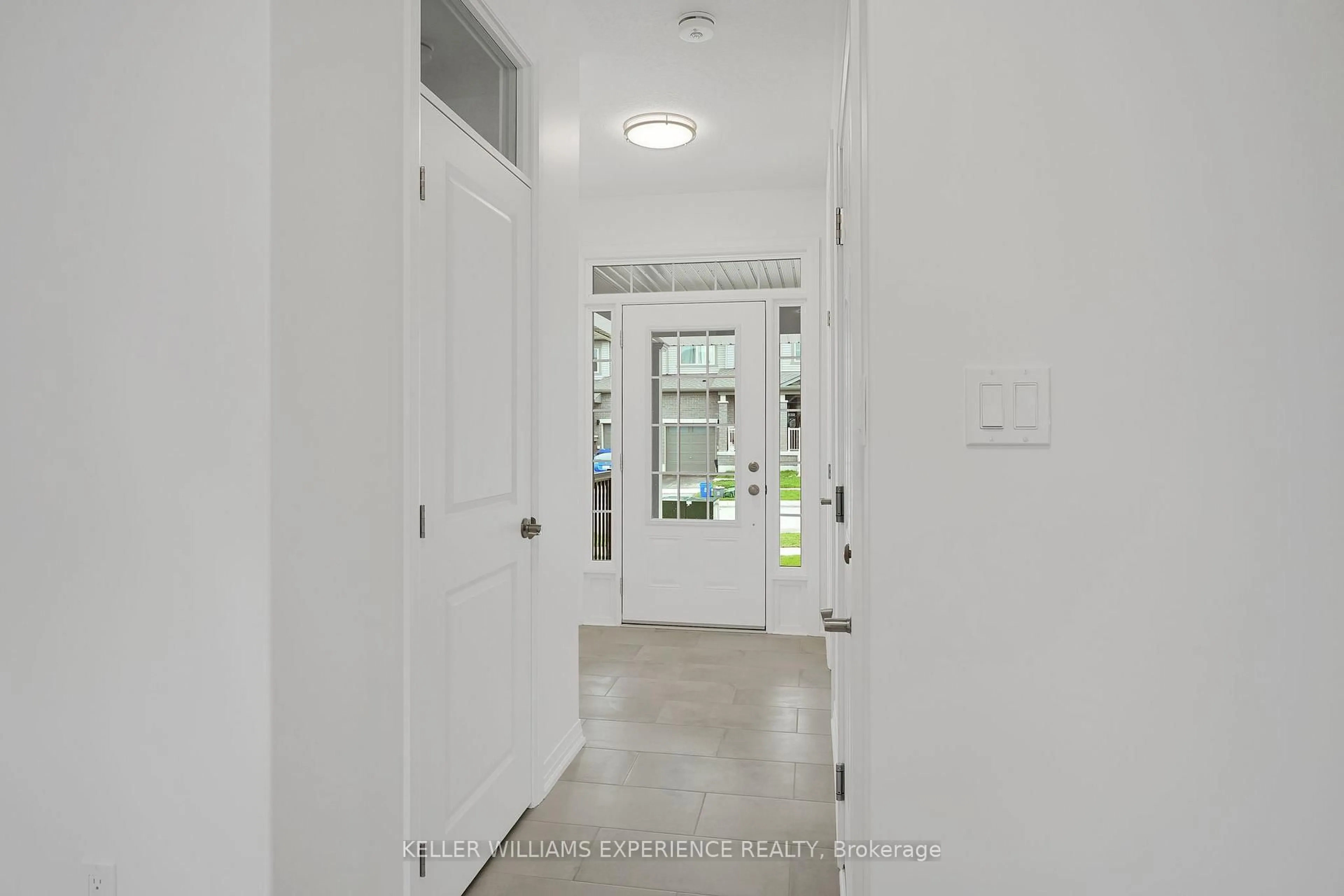 Indoor entryway for 86 Sagewood Ave, Barrie Ontario L9J 0K5