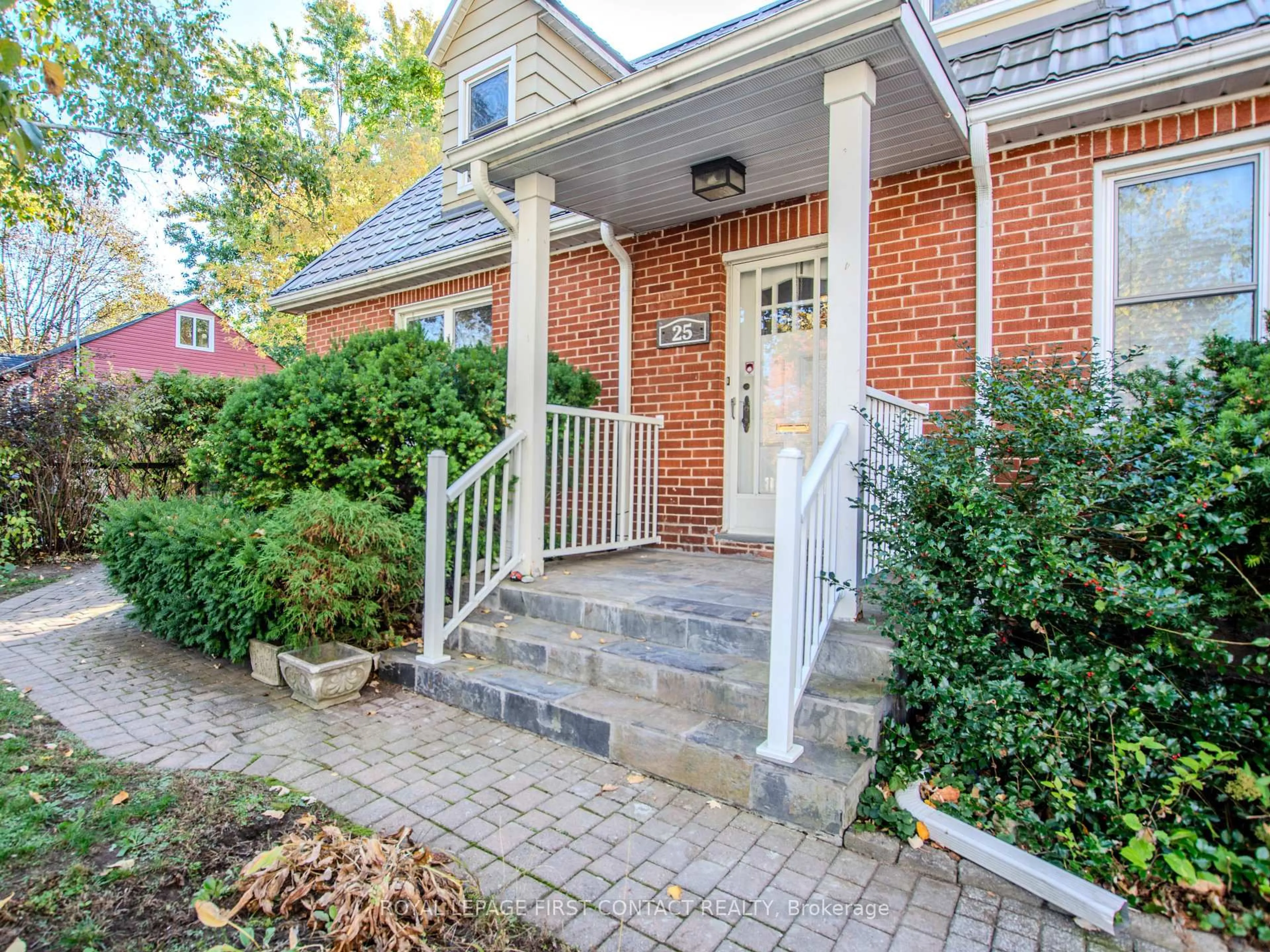 Home with brick exterior material, street for 25 Holgate St, Barrie Ontario L4N 2T6