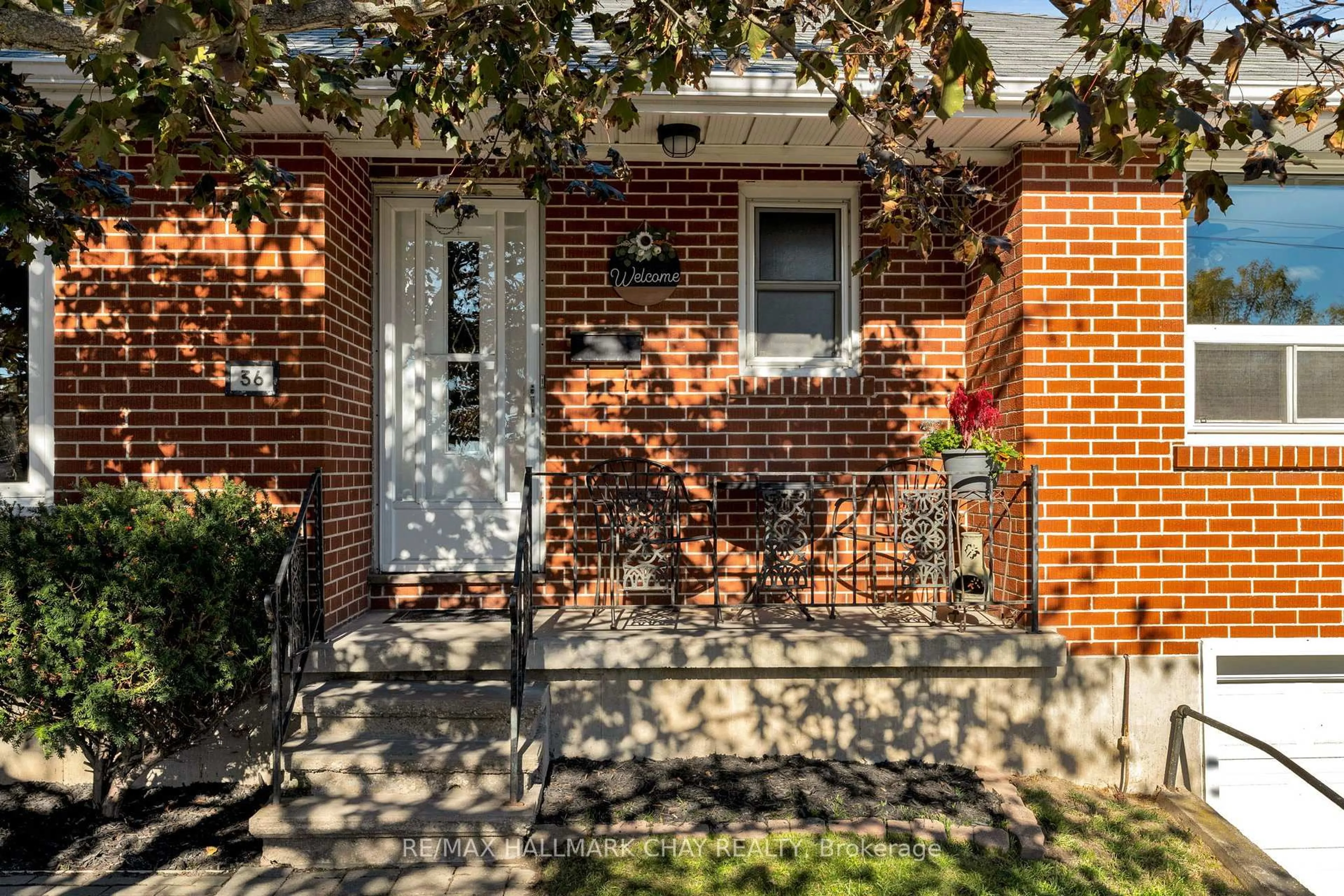 Home with brick exterior material, street for 36 Grove St, Barrie Ontario L4M 2N7