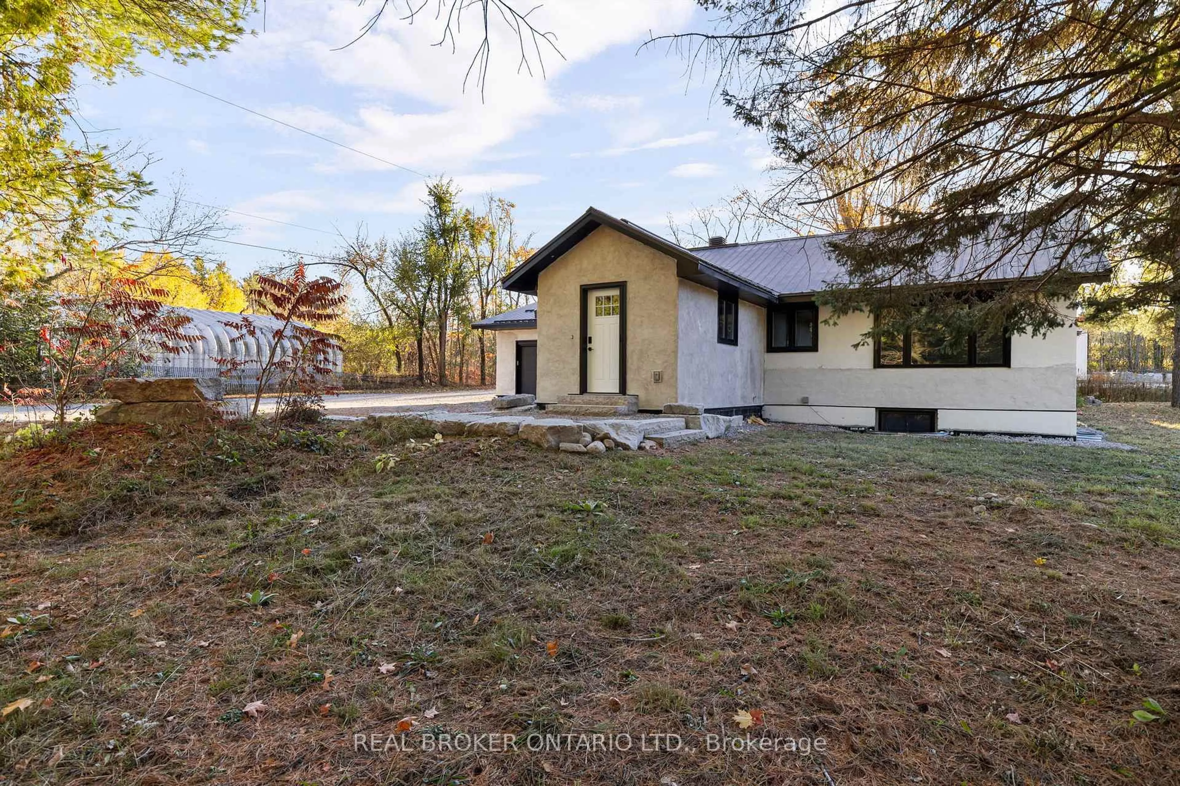 A pic from outside/outdoor area/front of a property/back of a property/a pic from drone, unknown for 4382 Uhthoff Line, Severn Ontario L3V 8B7