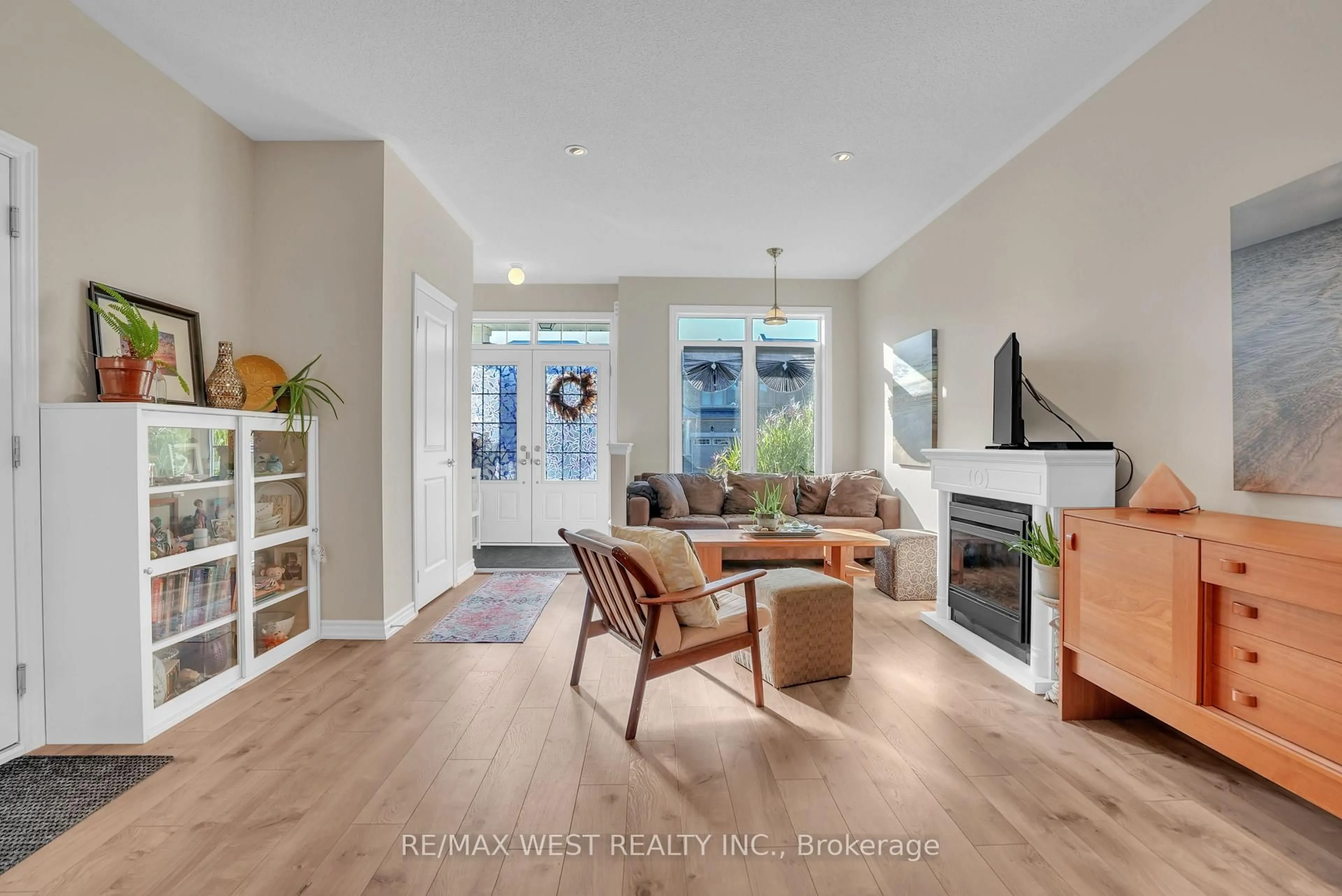 Living room with furniture, unknown for 22 Bianca Cres, Wasaga Beach Ontario L9Z 0H7