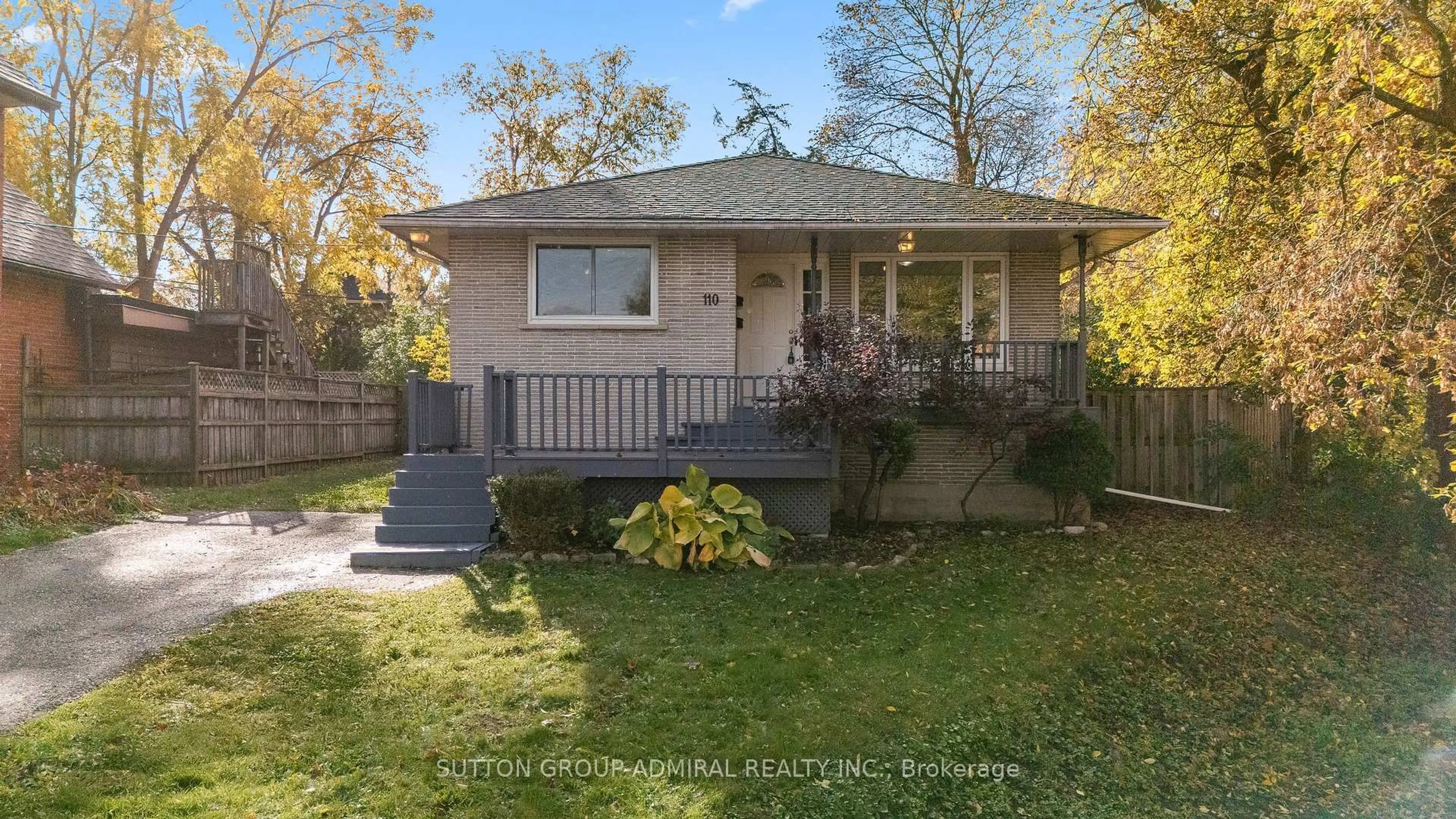 Home with vinyl exterior material, street for 110 Cumberland St, Barrie Ontario L4N 2P7