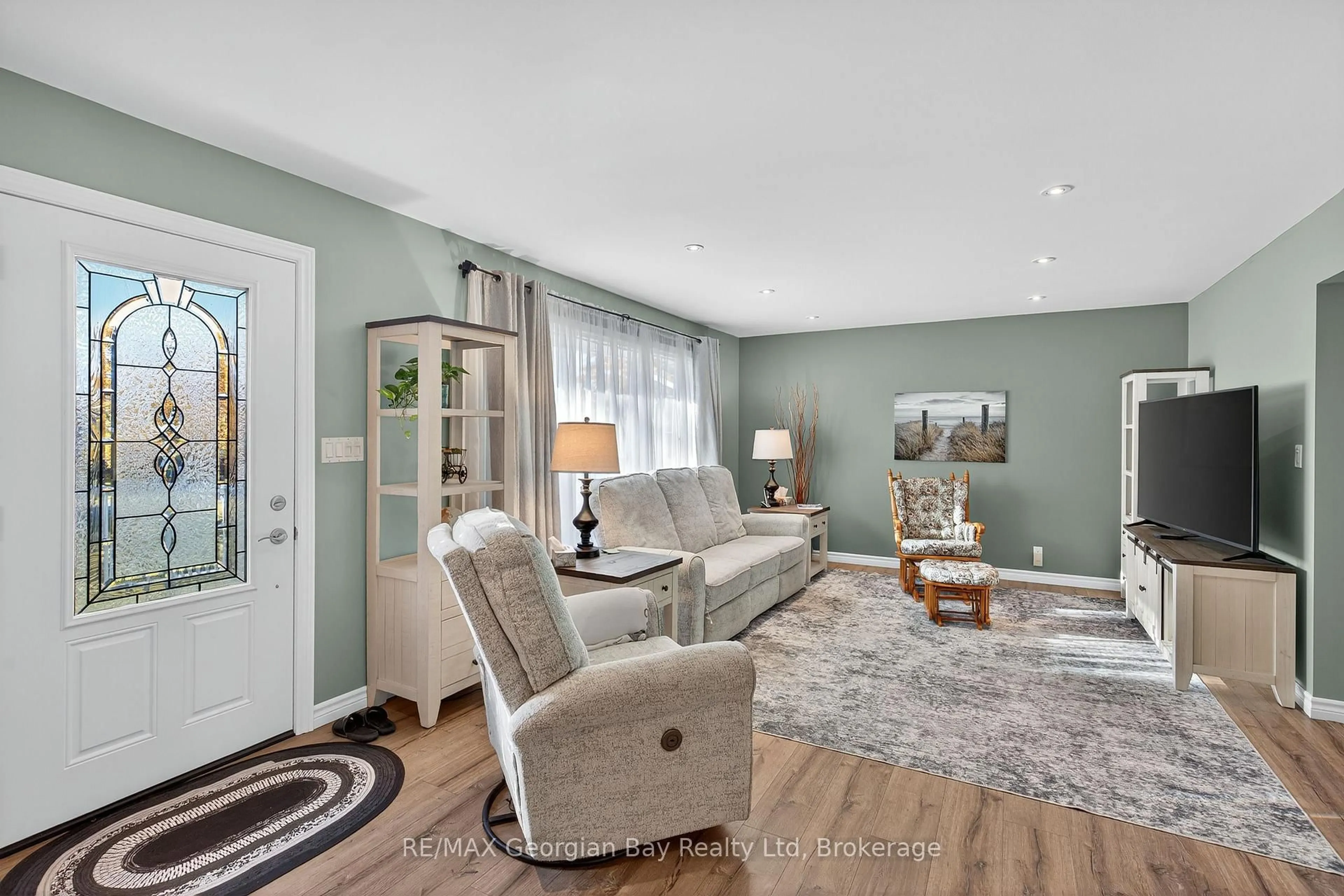 Living room with furniture, unknown for 1034 Pine Grove Rd, Penetanguishene Ontario L9M 2B5