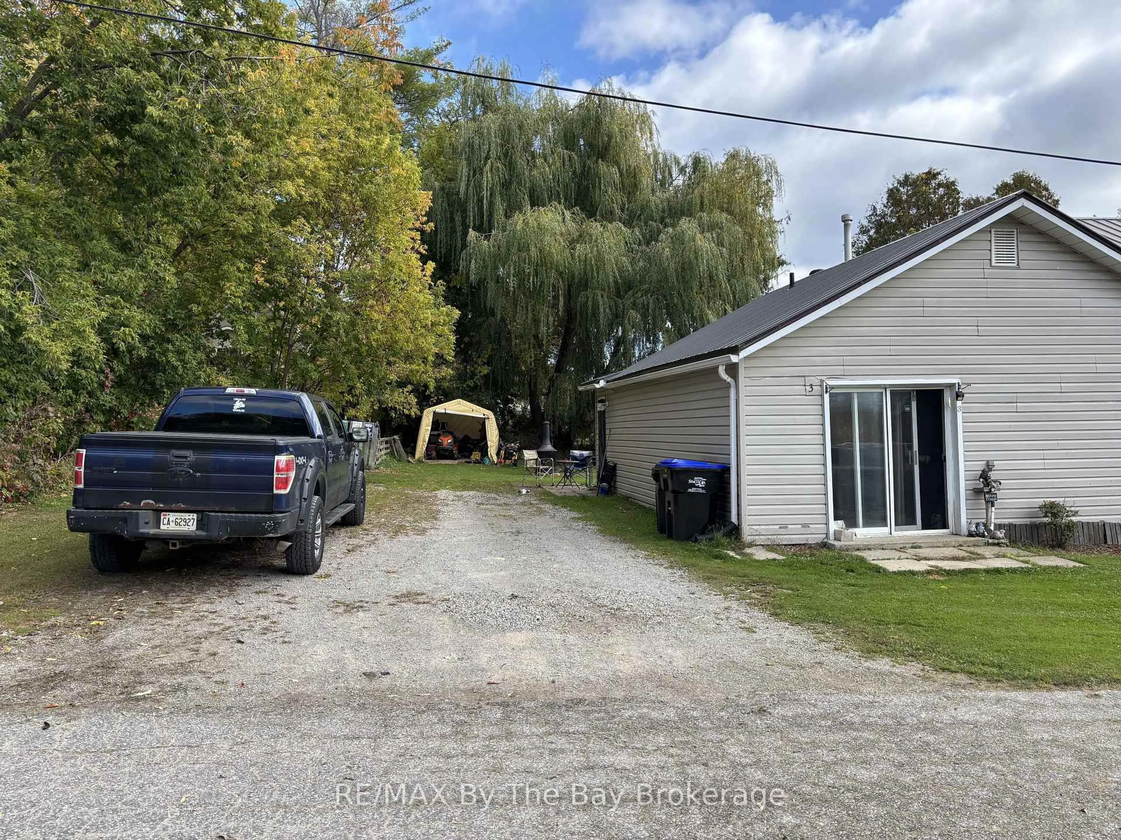 A pic from outside/outdoor area/front of a property/back of a property/a pic from drone, street for 203 Gianetto Dr, Midland Ontario L4R 5J4