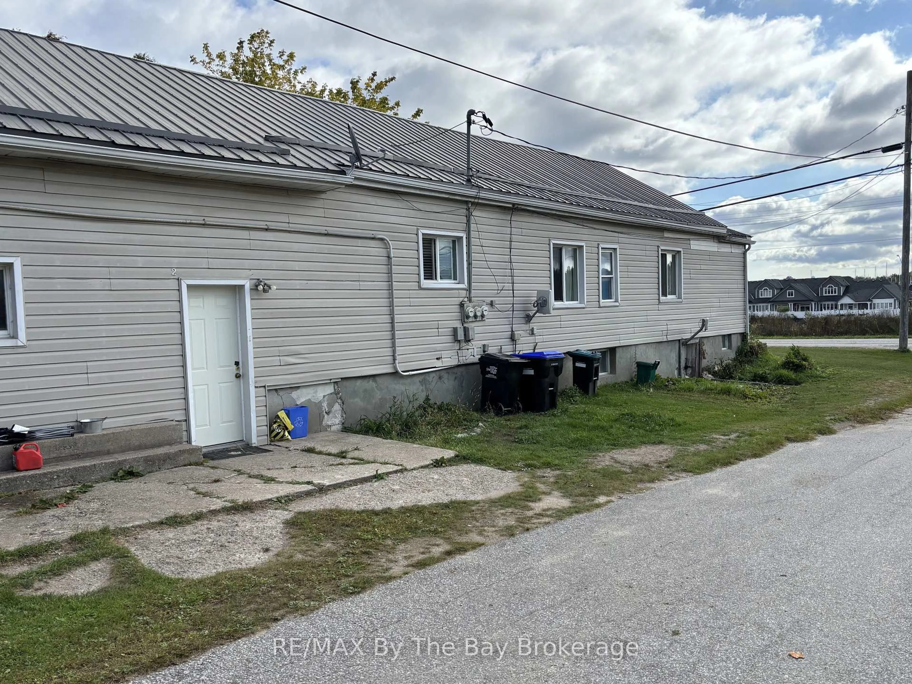 Unknown for 203 Gianetto Dr, Midland Ontario L4R 5J4