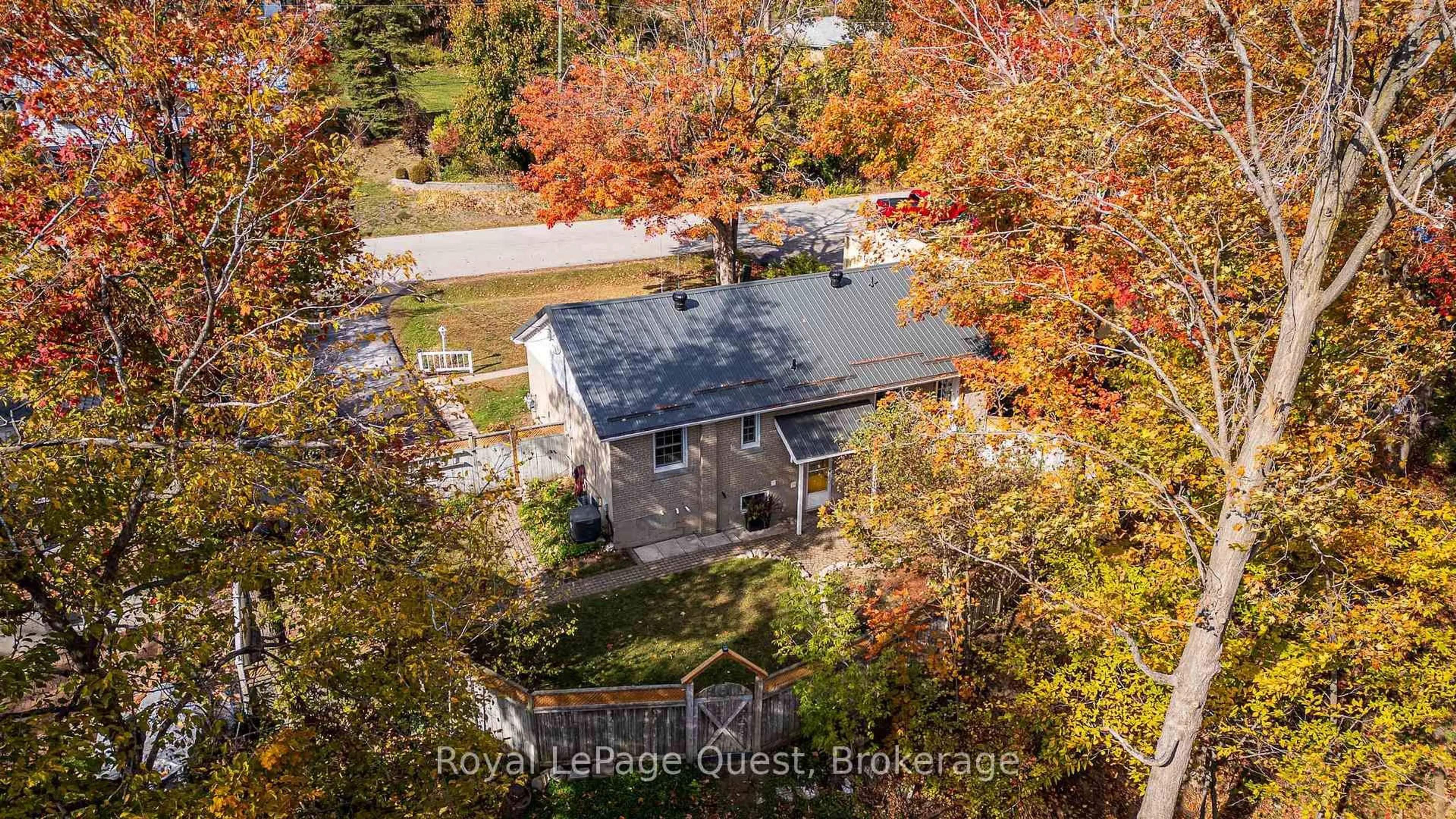 A pic from outside/outdoor area/front of a property/back of a property/a pic from drone, street for 15 Karen Cres, Orillia Ontario L3V 3H2